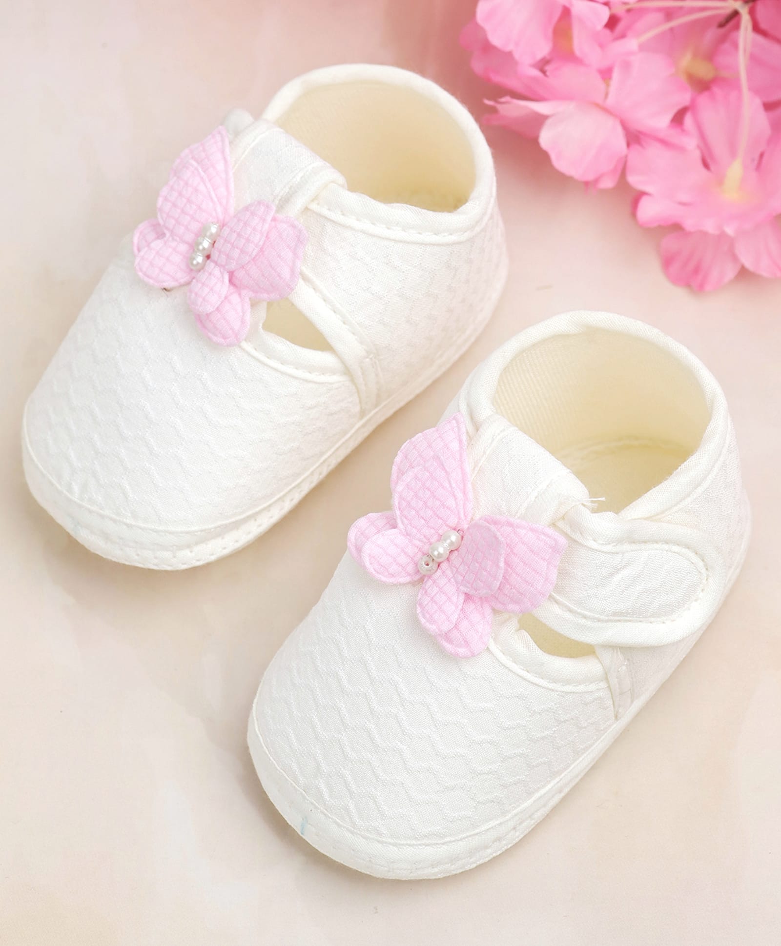 KIDSUN Butterfly Applique Detailed Velcro Closure Booties - White