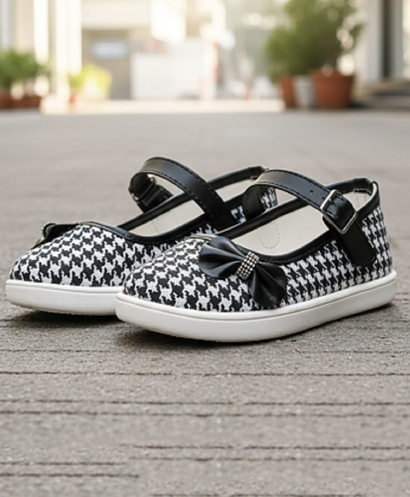 boyz n galz Bow Applique Detailed Hounds tooth Checked Velcro Closure Mary Jane Ballerinas - Black-image-19