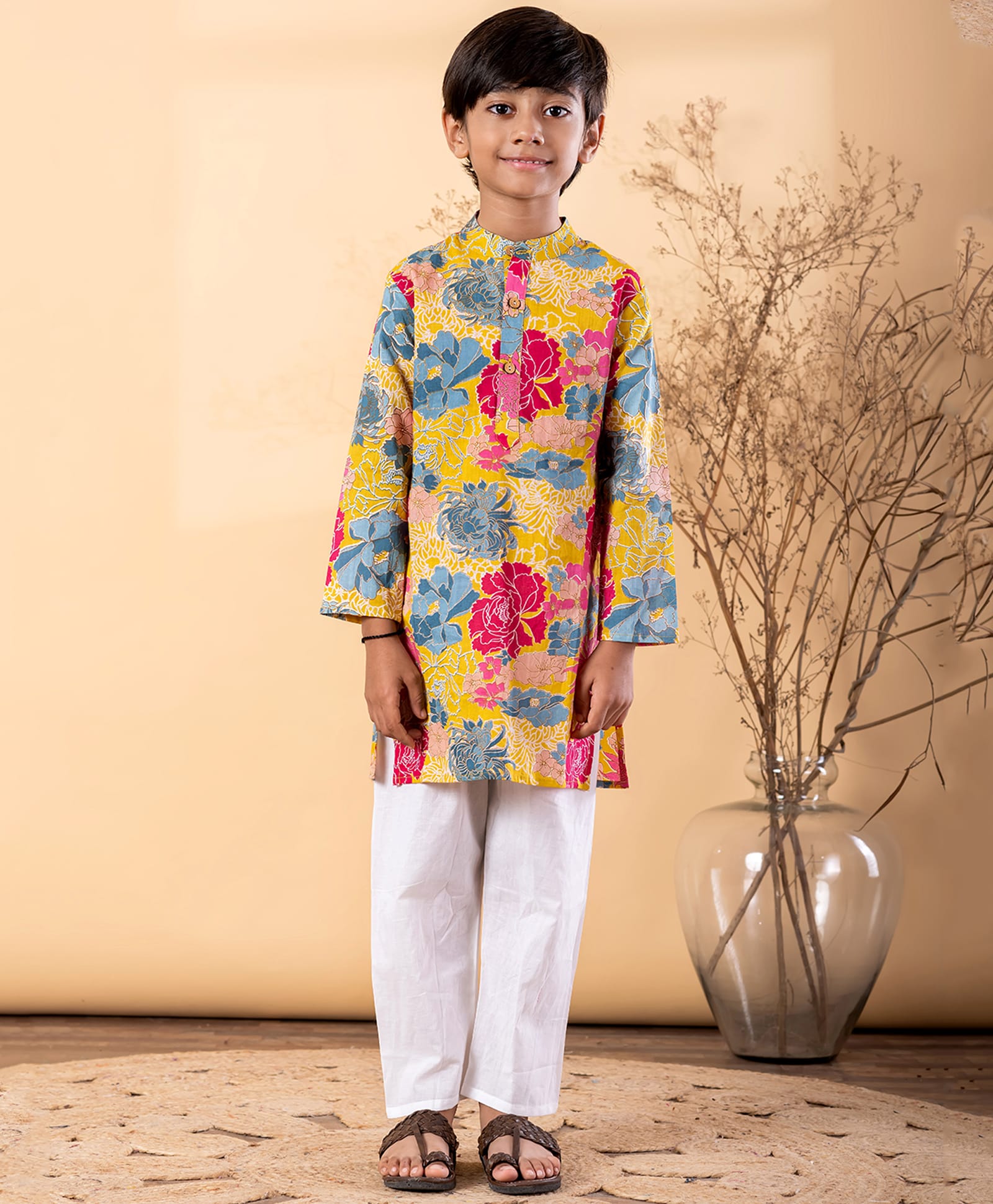 READIPRINT Cotton Woven Full Sleeves Floral Printed Kurta & Pyjama Set - White-picture-22