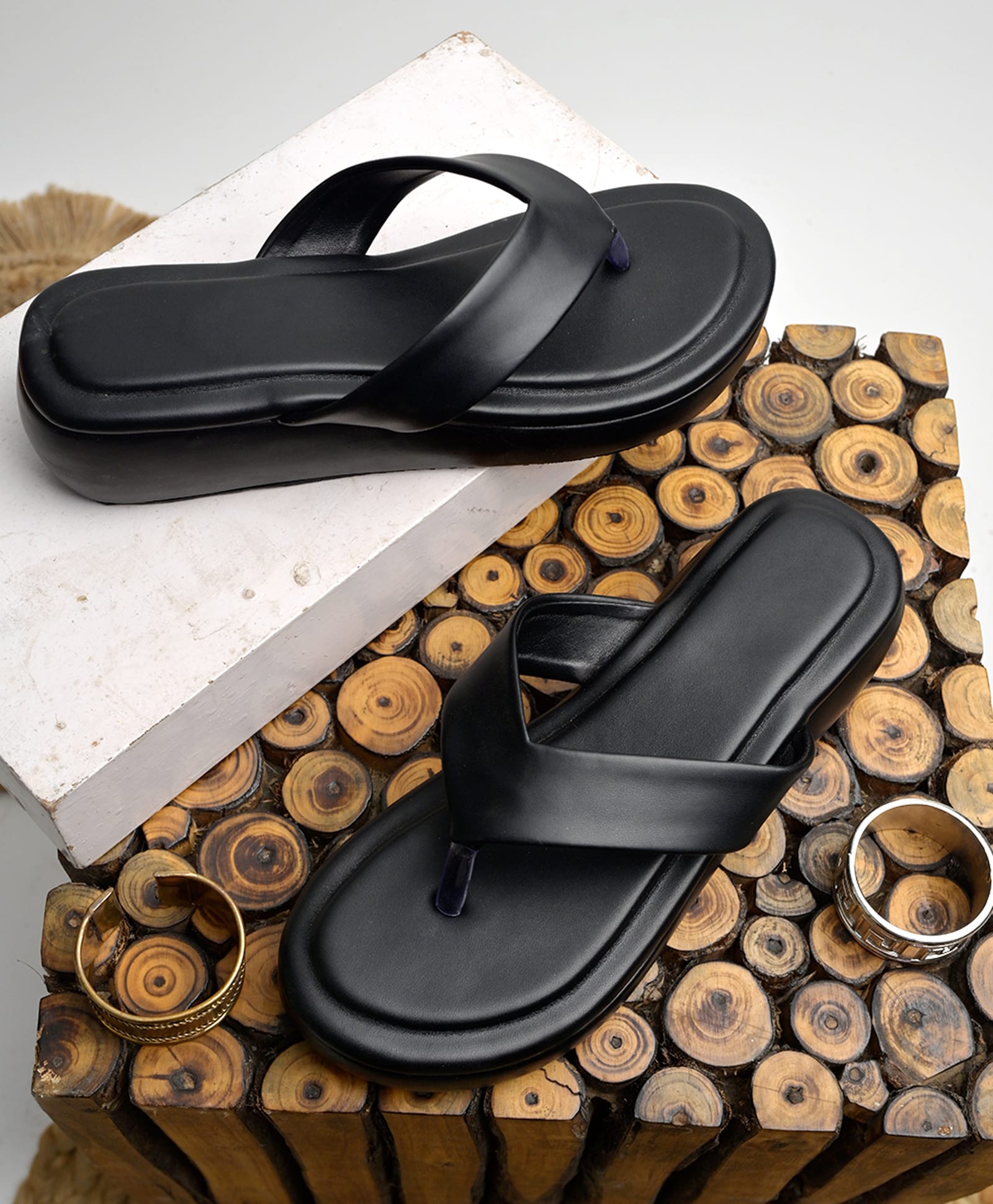 NZS Solid Strap Detailed Sandals - Black-picture-18
