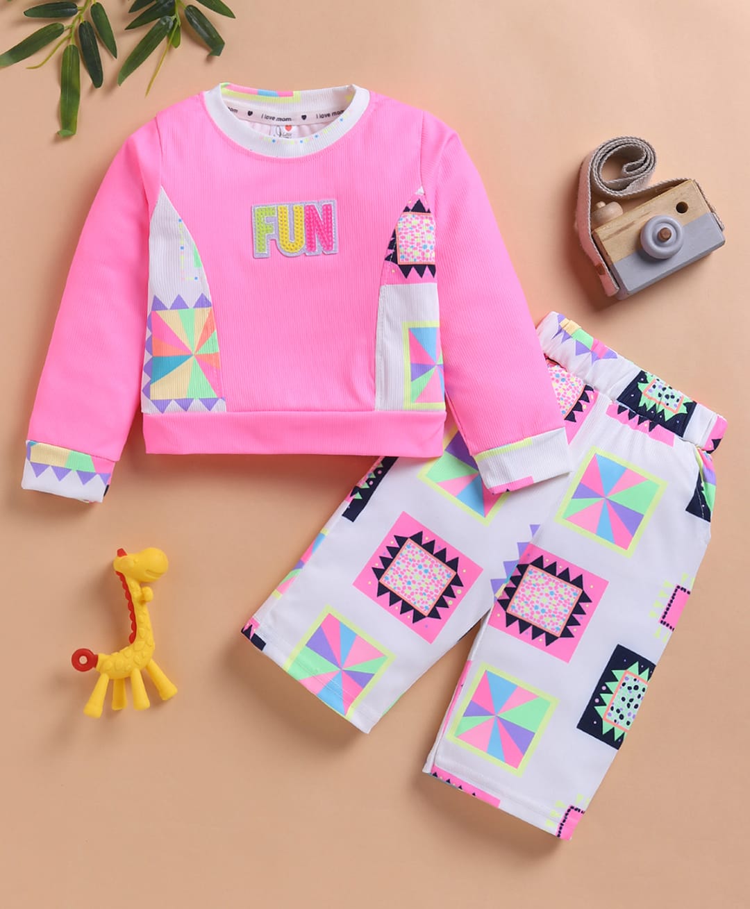 I Love Mom Cotton Lurex Knit Full Sleeves Fun Text Patch Detailed Winter Sweatshirt & Pant Set - Pink-image-30