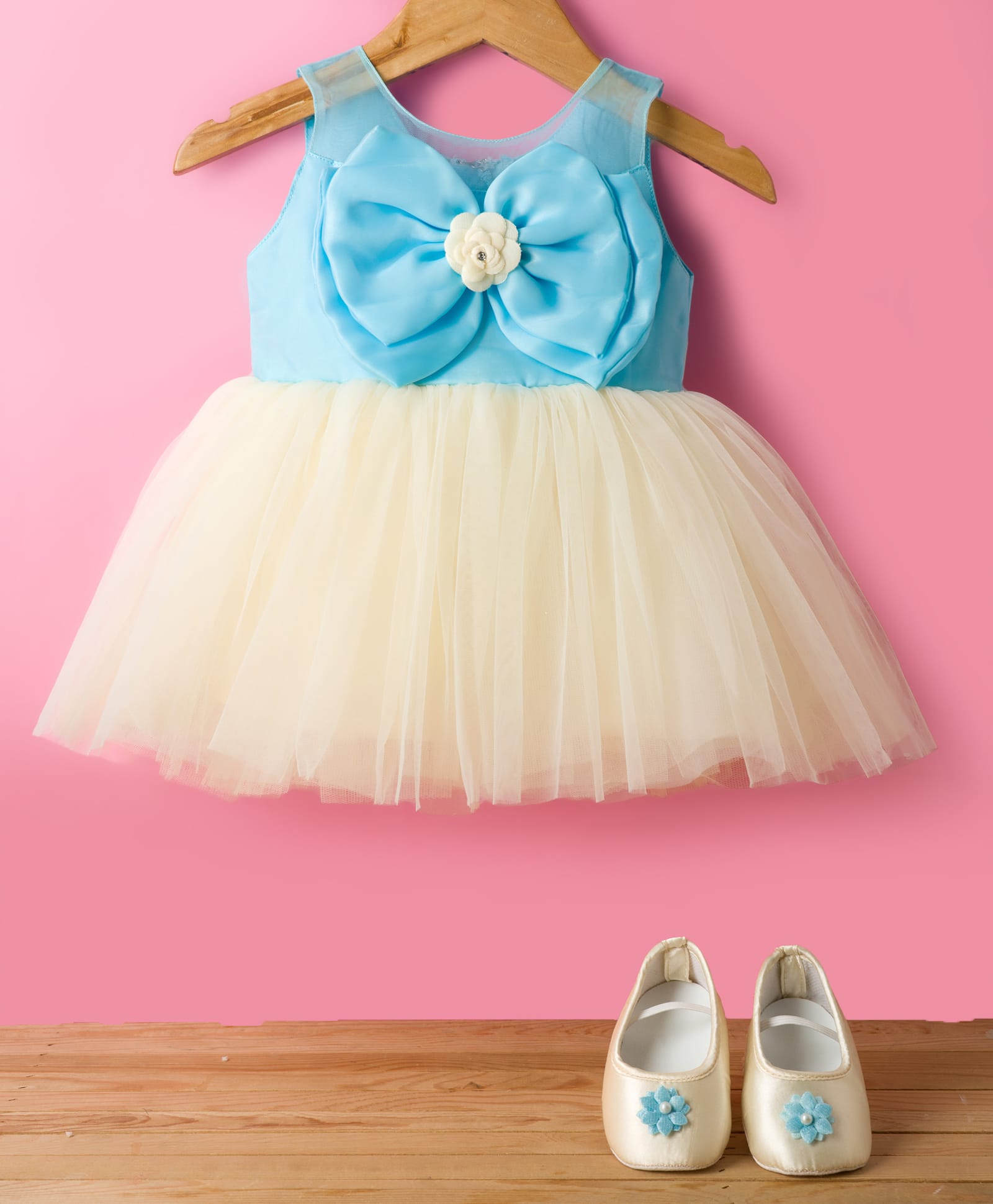 Blabber Sleeveless Stone Embellished Floral & Bow Applique Detailed Knee Length Colour Blocked Dress With Booties - Sky Blue-image-48