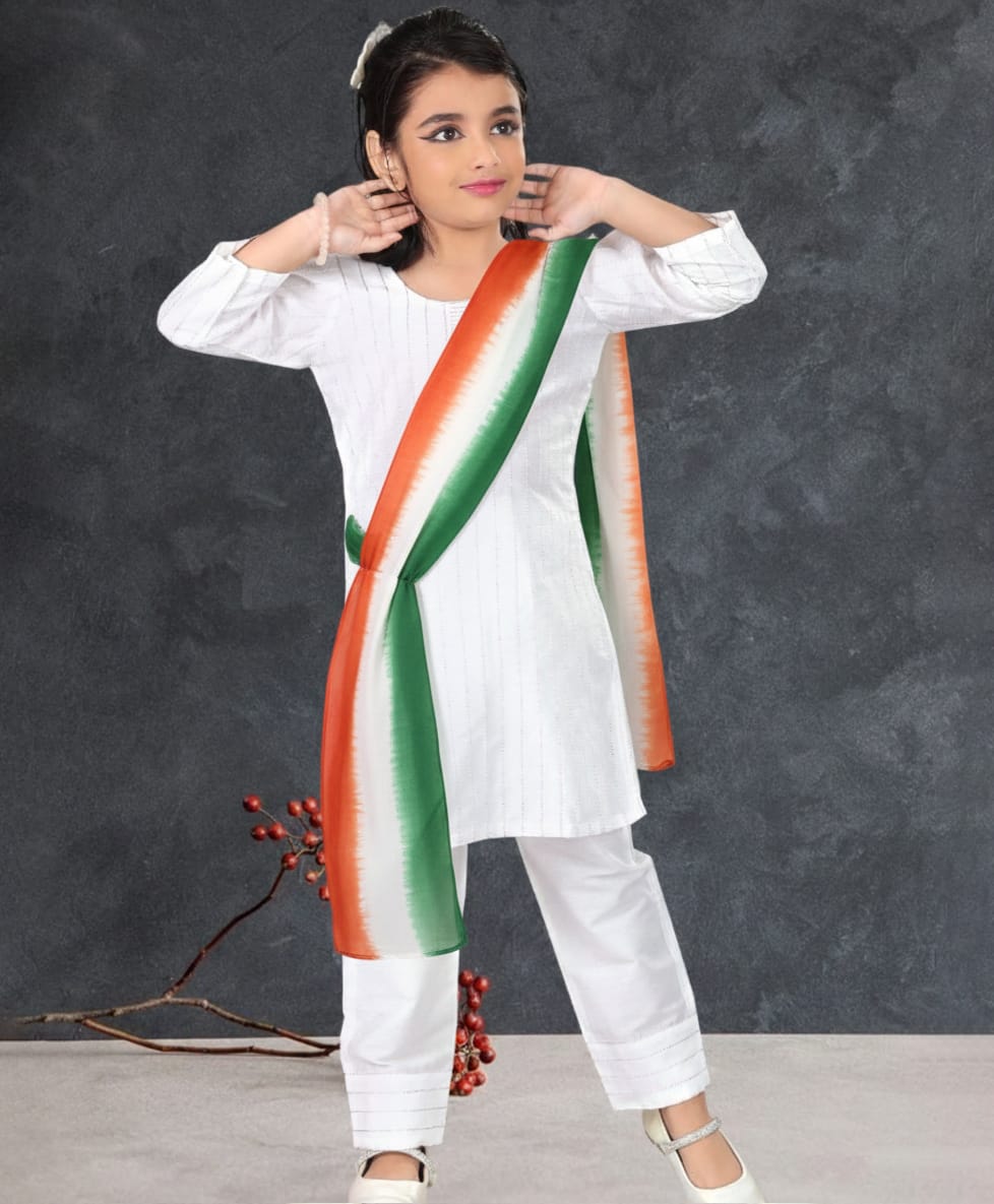 Pehanaava Jute Woven Republic Day Theme Three Fourth Sleeves Solid Kurti & Salwar Set With Tricolour Dupatta - White-picture-15