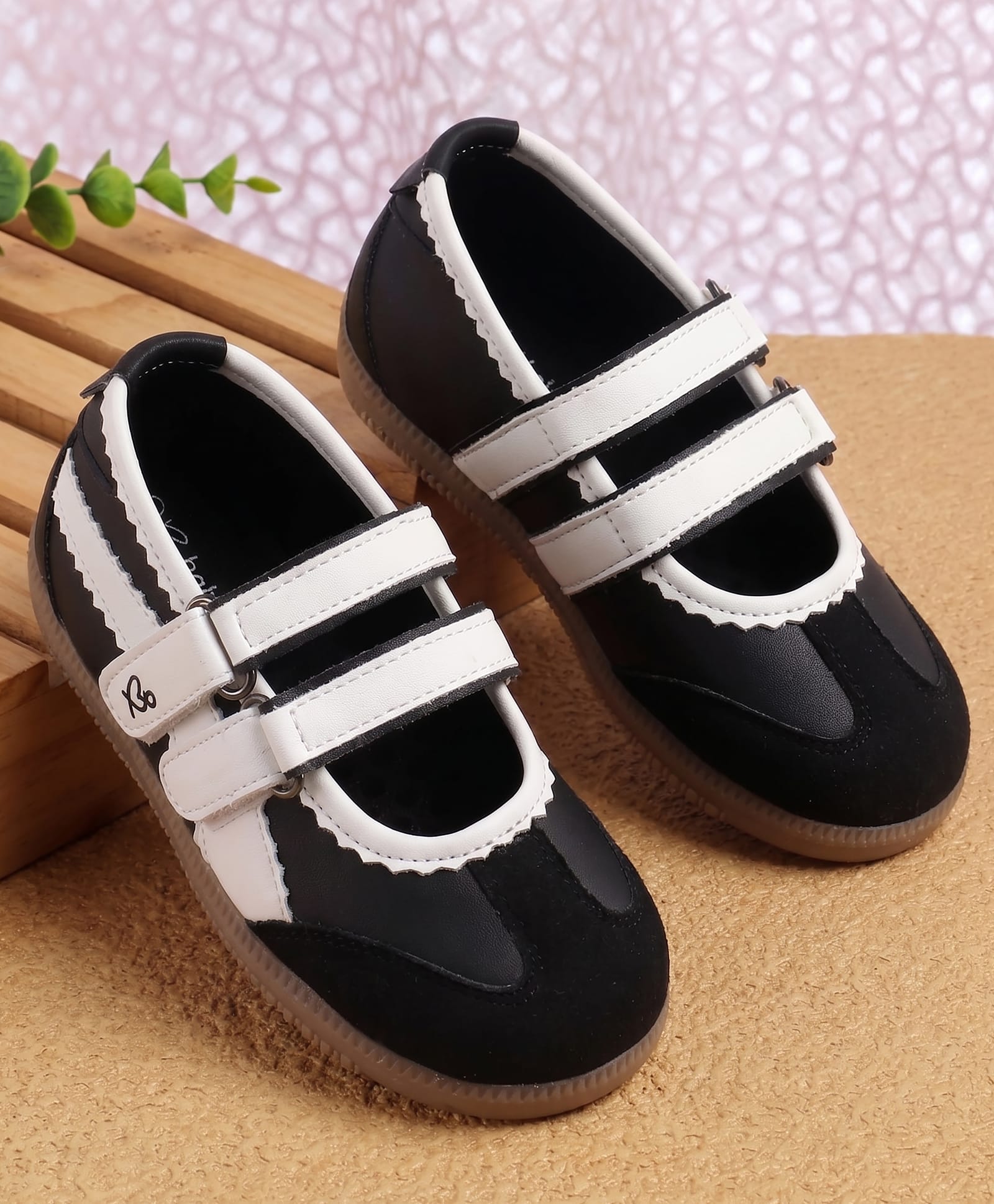Babyoye Velcro Closure Solid Ballerinas - Black-picture-25