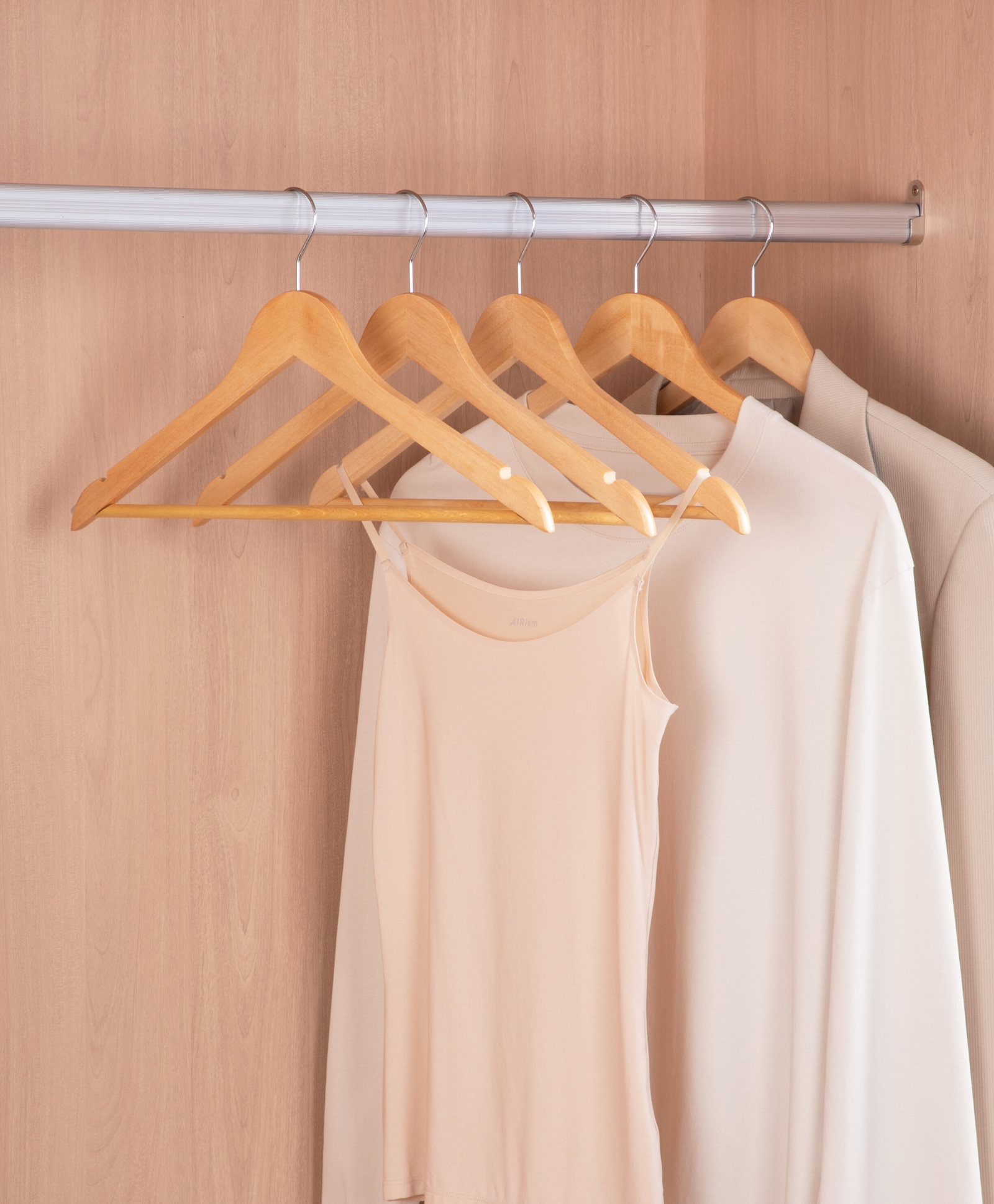 STOR Wooden Shirt Hanger with Ribbed Bar | Beige | Set of 5