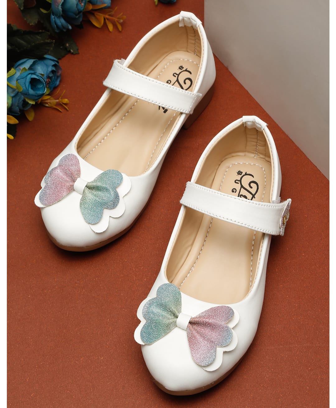 Tiny Bugs Bow Applique Detailed Velcro Closure Mary Jane Ballerinas - White
