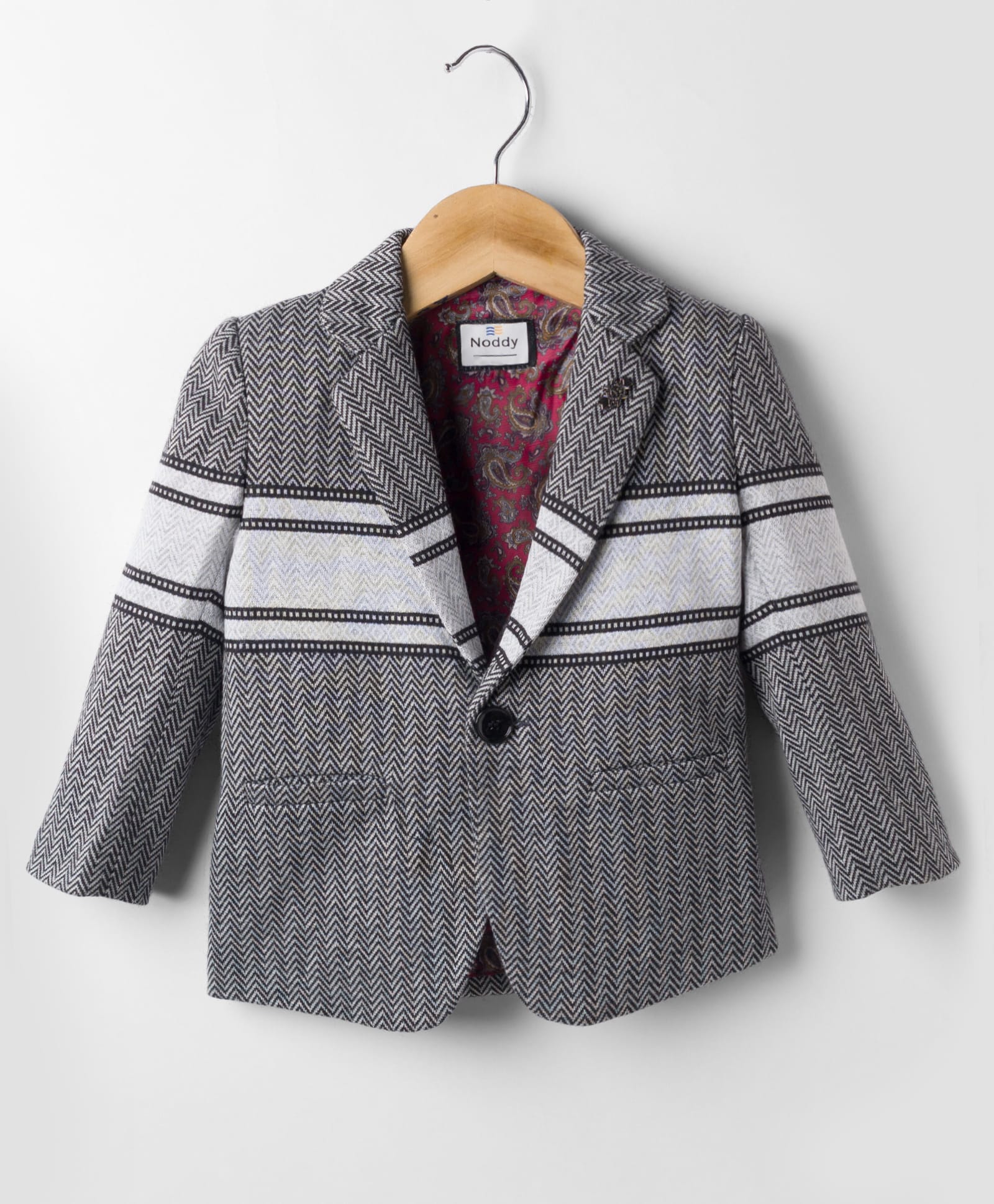 Noddy Full Sleeves Chevron Designed & Brooch Detailed Blazer - Black & White-picture-16