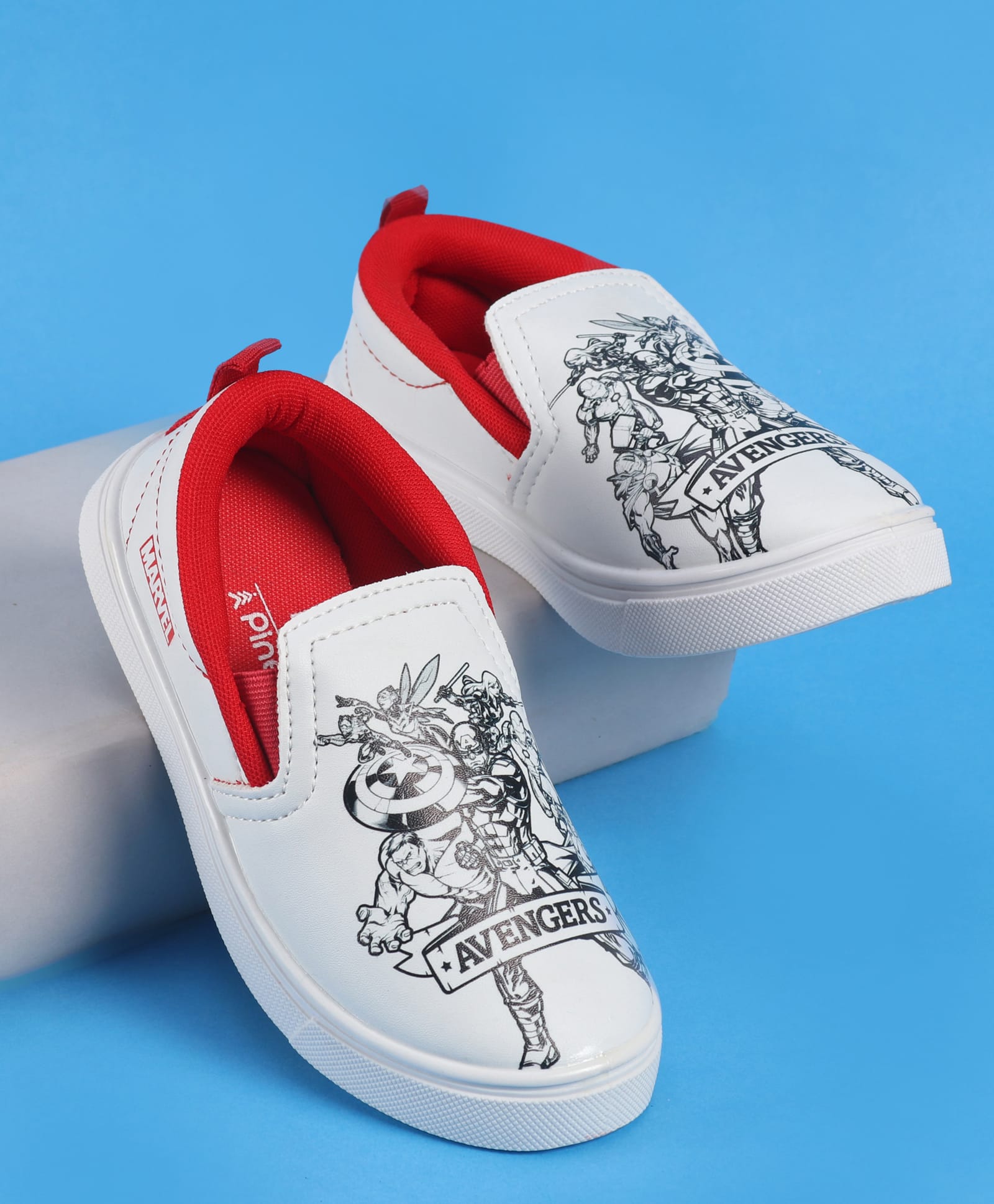 Pine Kids Marvel Slip On Casual Shoes With Avengers Print - White-image-43