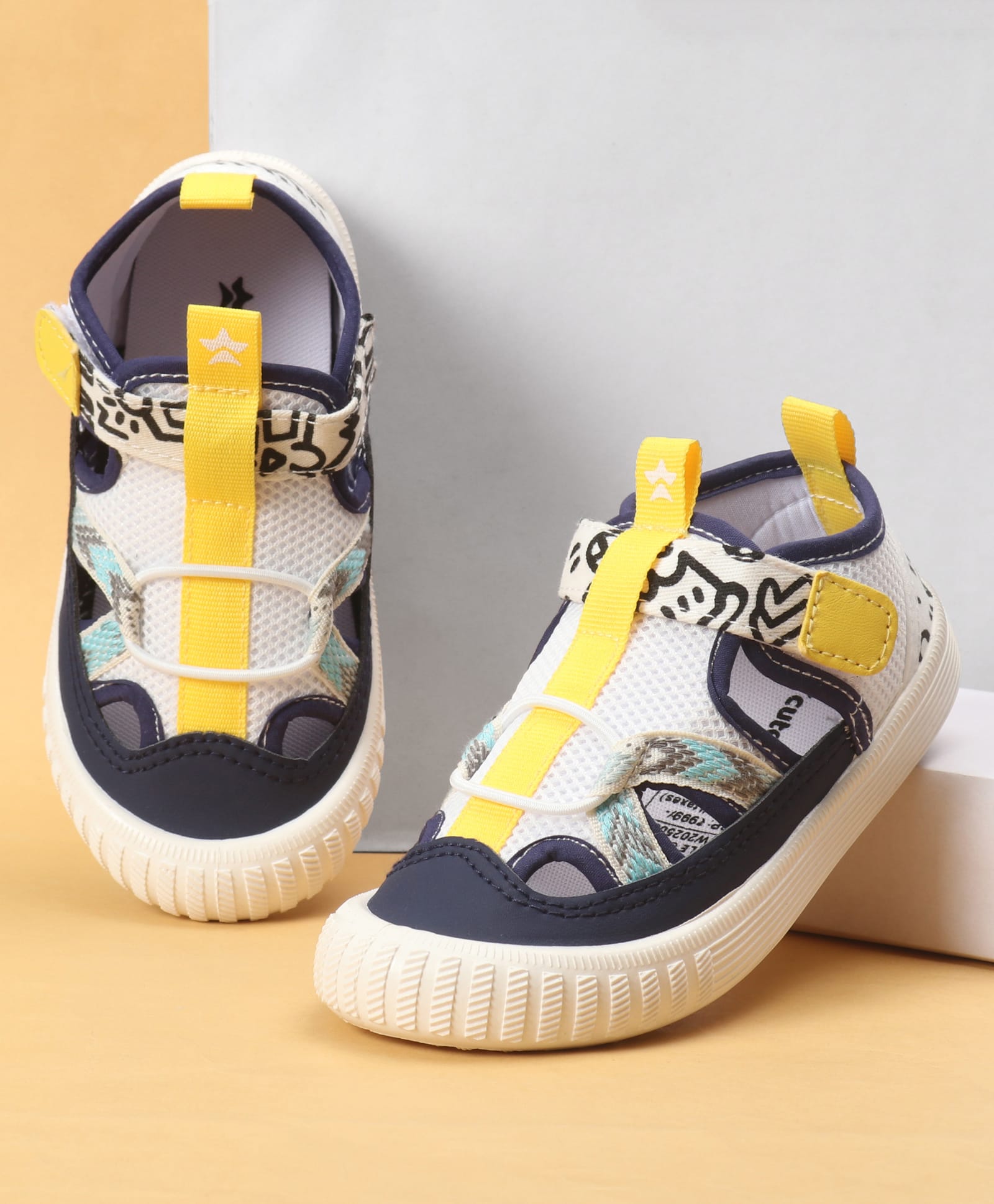 Cute Walk by Babyhug Velcro Closure Printed Casual Shoes - White-picture-21