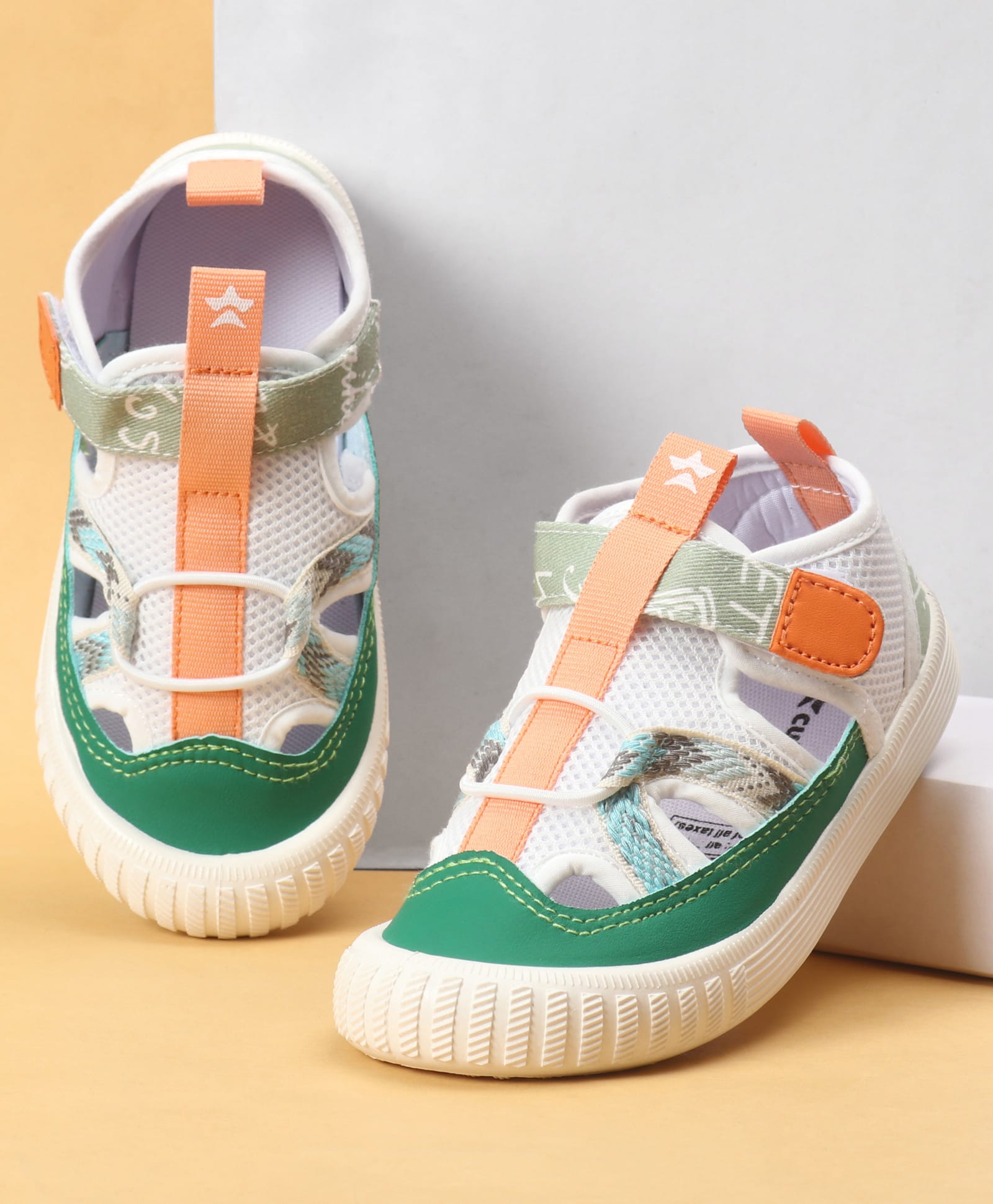 Cute Walk by Babyhug Velcro Closure Printed Casual Shoes - Green-image-35