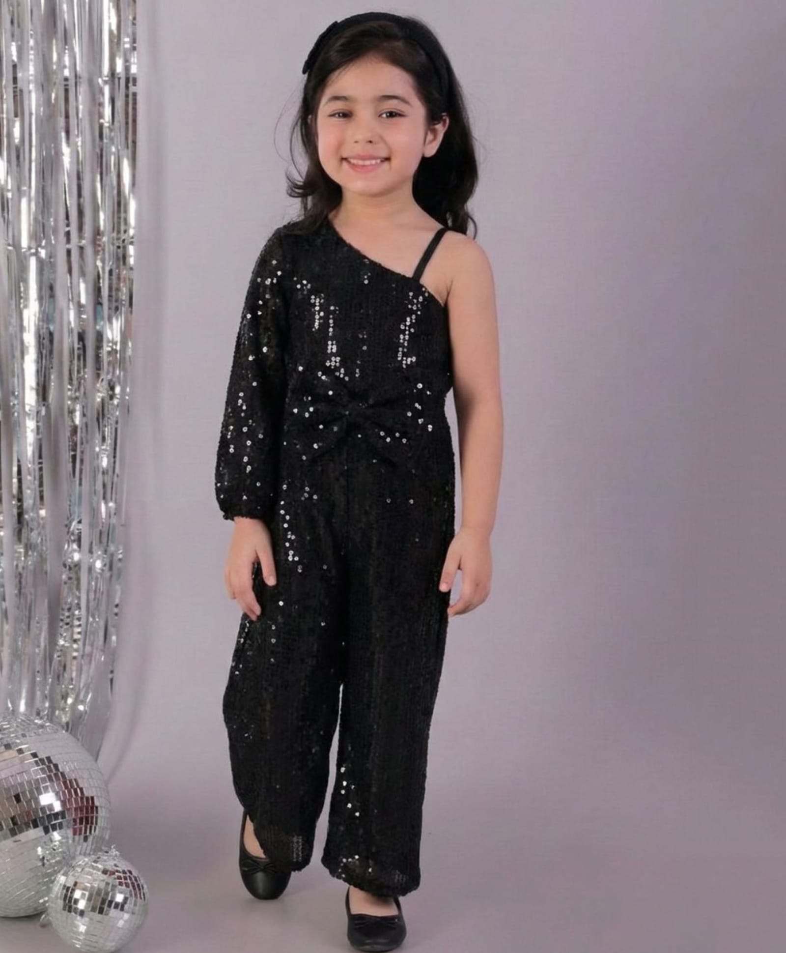 Lil' Drama Woven One Shoulder Sequin Embellished & Bow Applique Detailed Jumpsuit - Black-picture-12