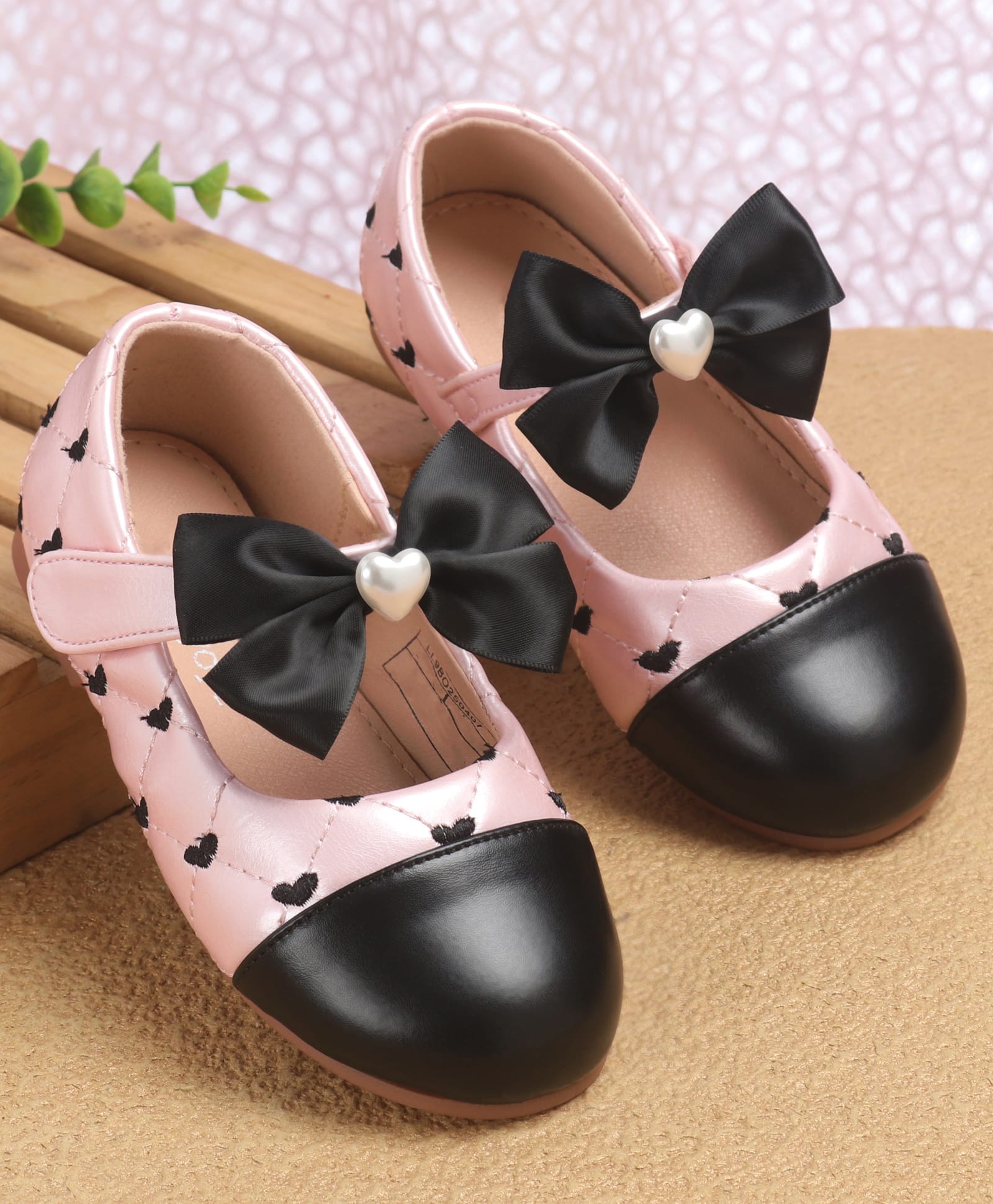 Babyoye Velcro Closure Ballerinas with Heart Print & Bow Applique - Pink-image-35