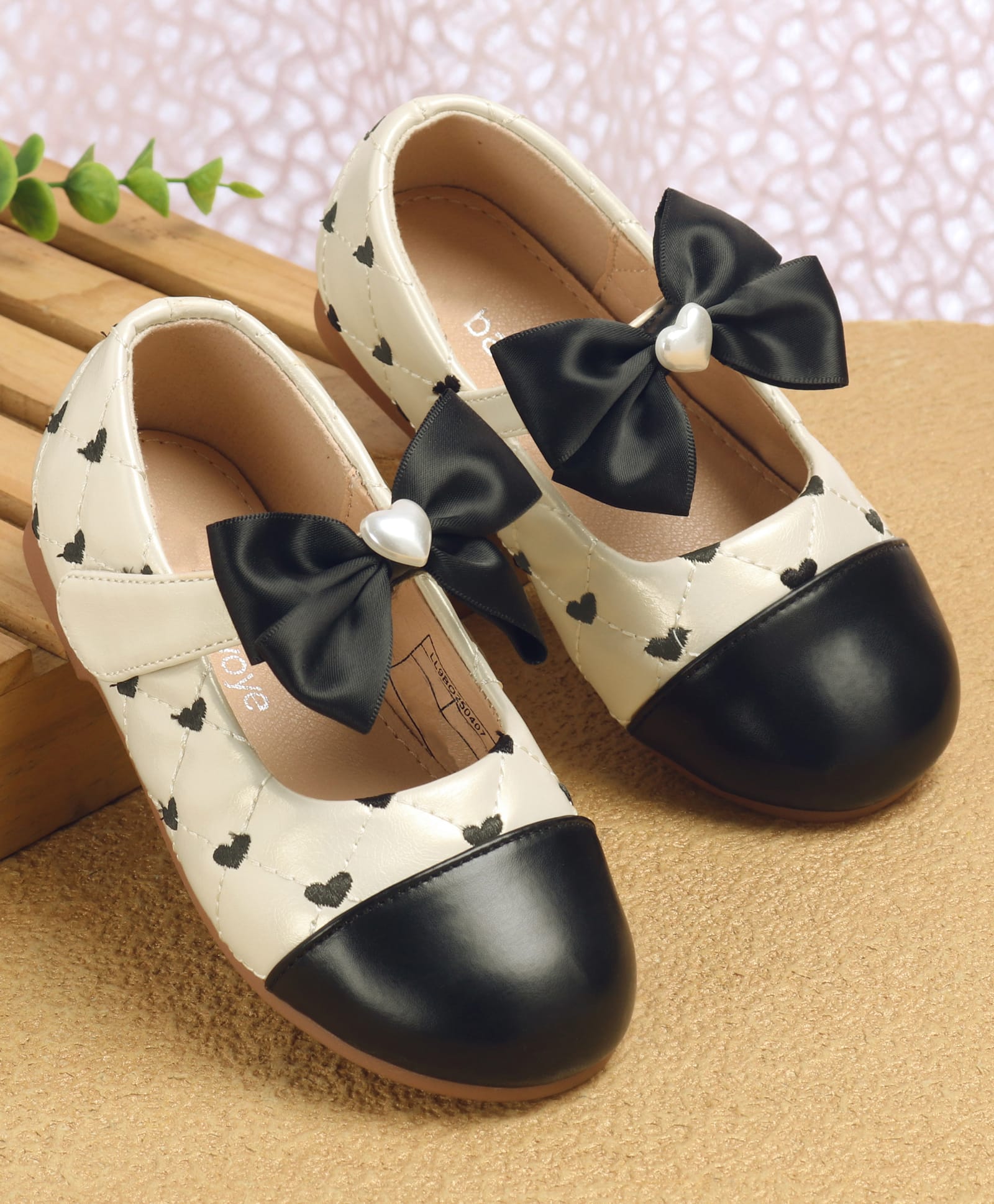 Babyoye Velcro Closure Ballerinas with Heart Print & Bow Applique - Golden-picture-12
