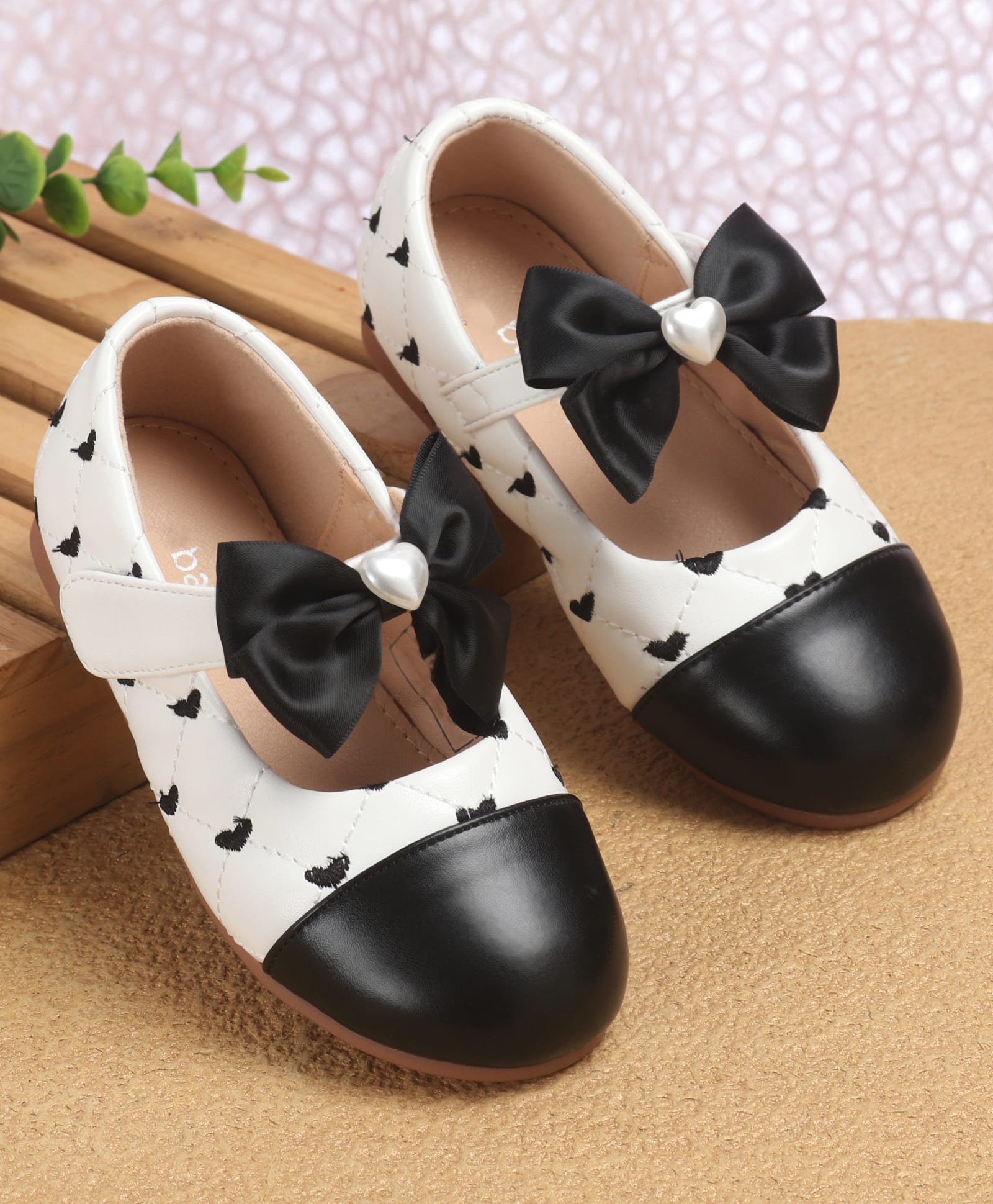 Babyoye Velcro Closure Ballerinas with Heart Print & Bow Applique - White-image-46