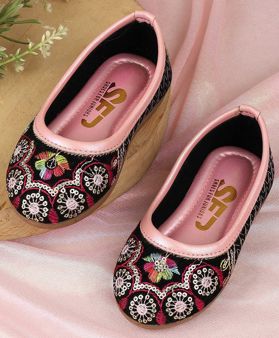 SHOES FOR JUNIORS Floral Thread Work Embroidered & Sequins Embellished Mojaris - Pink