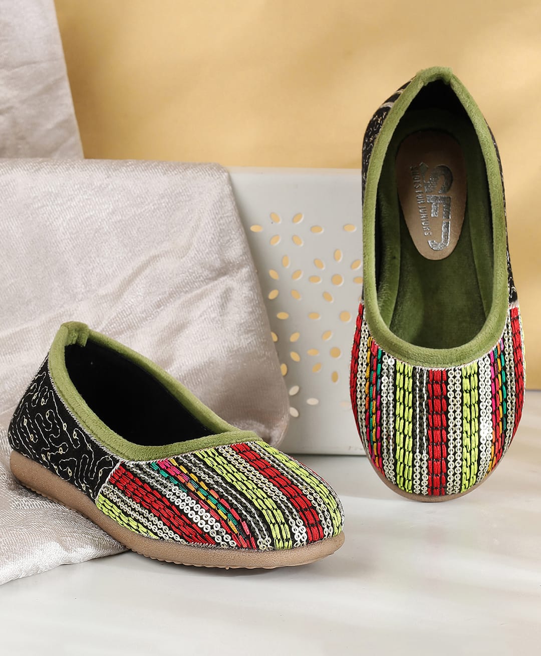 SHOES FOR JUNIORS Sequins Embellished Threadwork Detailed Mojaris - Light Green-picture-12