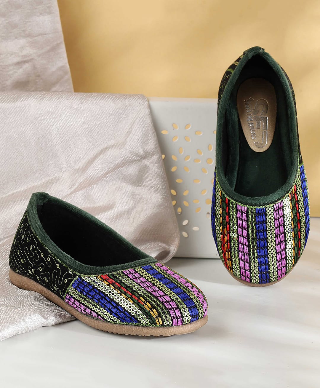 SHOES FOR JUNIORS Sequins Embellished Threadwork Detailed Mojaris - Green-picture-22