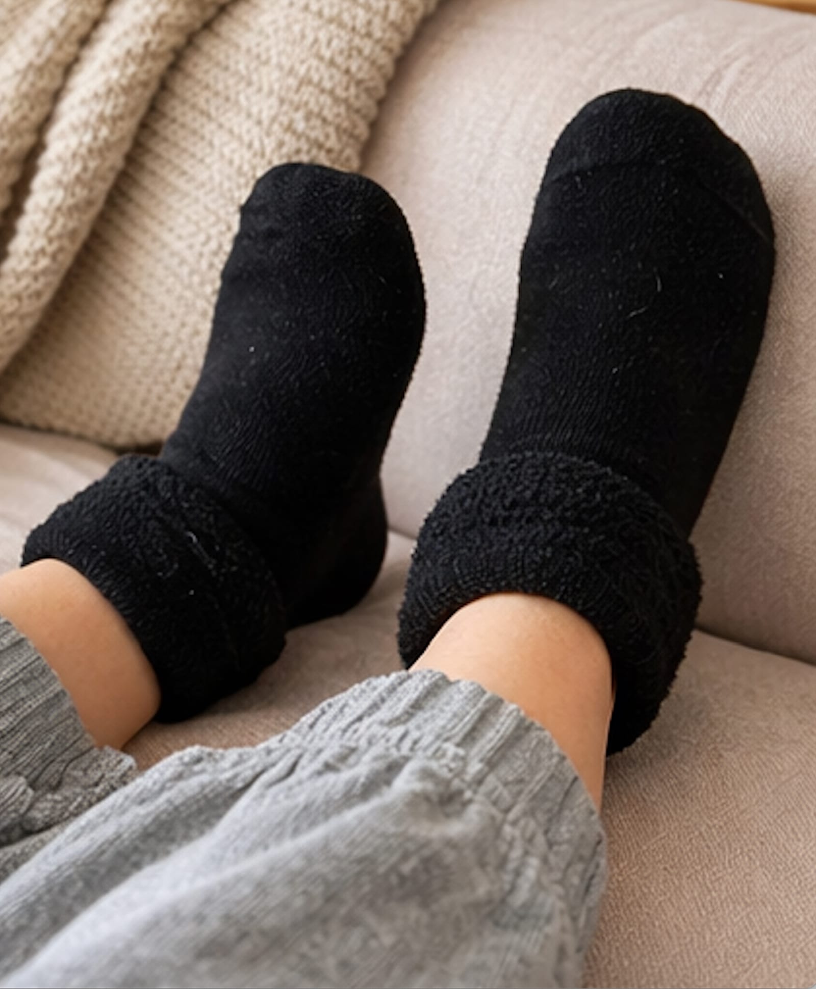 Flaunt Chic Woollen Blend Knit Solid Winter Socks - Black-picture-18