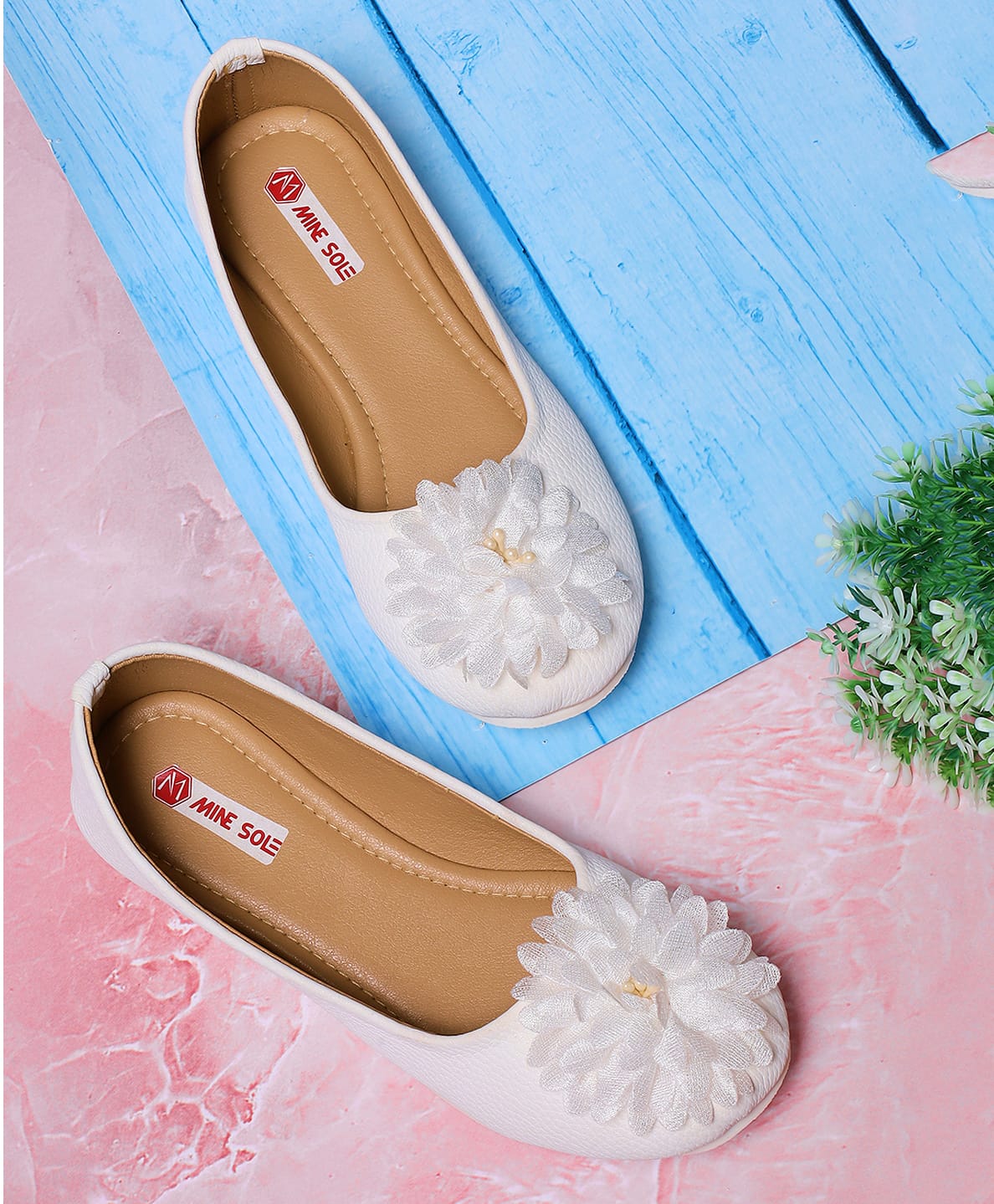 Mine Sole Floral Applique Ballerinas - White-image-21