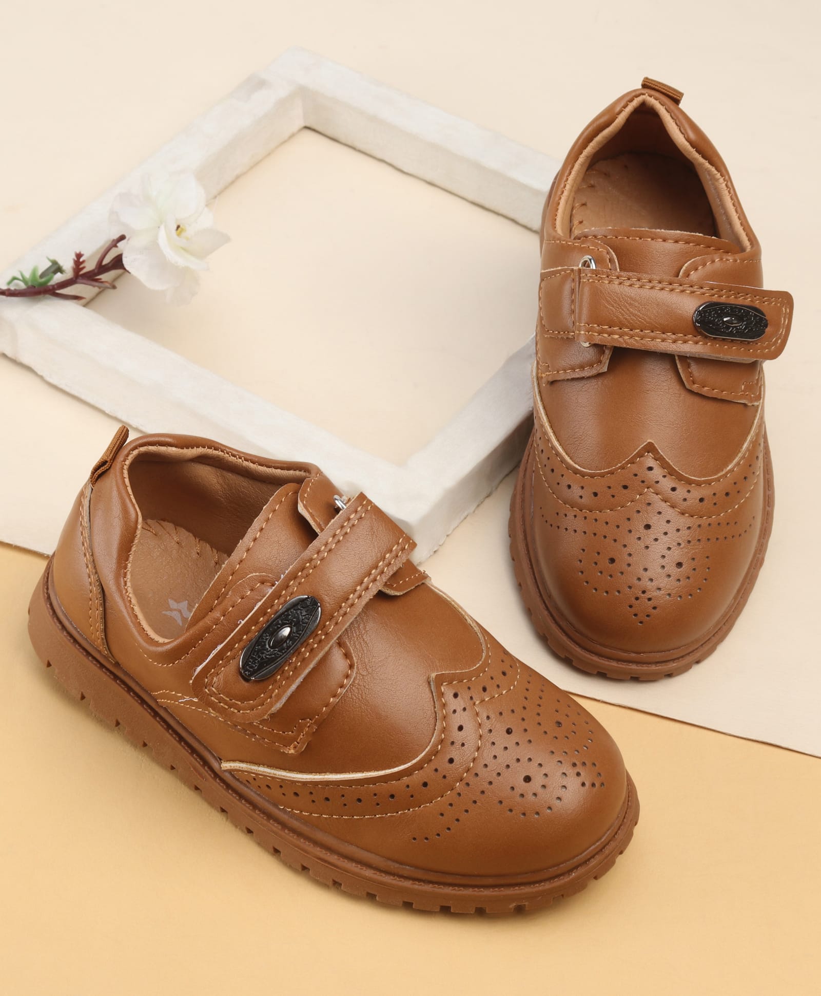 Cute Walk by Babyhug Velcro Closure Formal & Party Wear Shoes - Brown-image-4