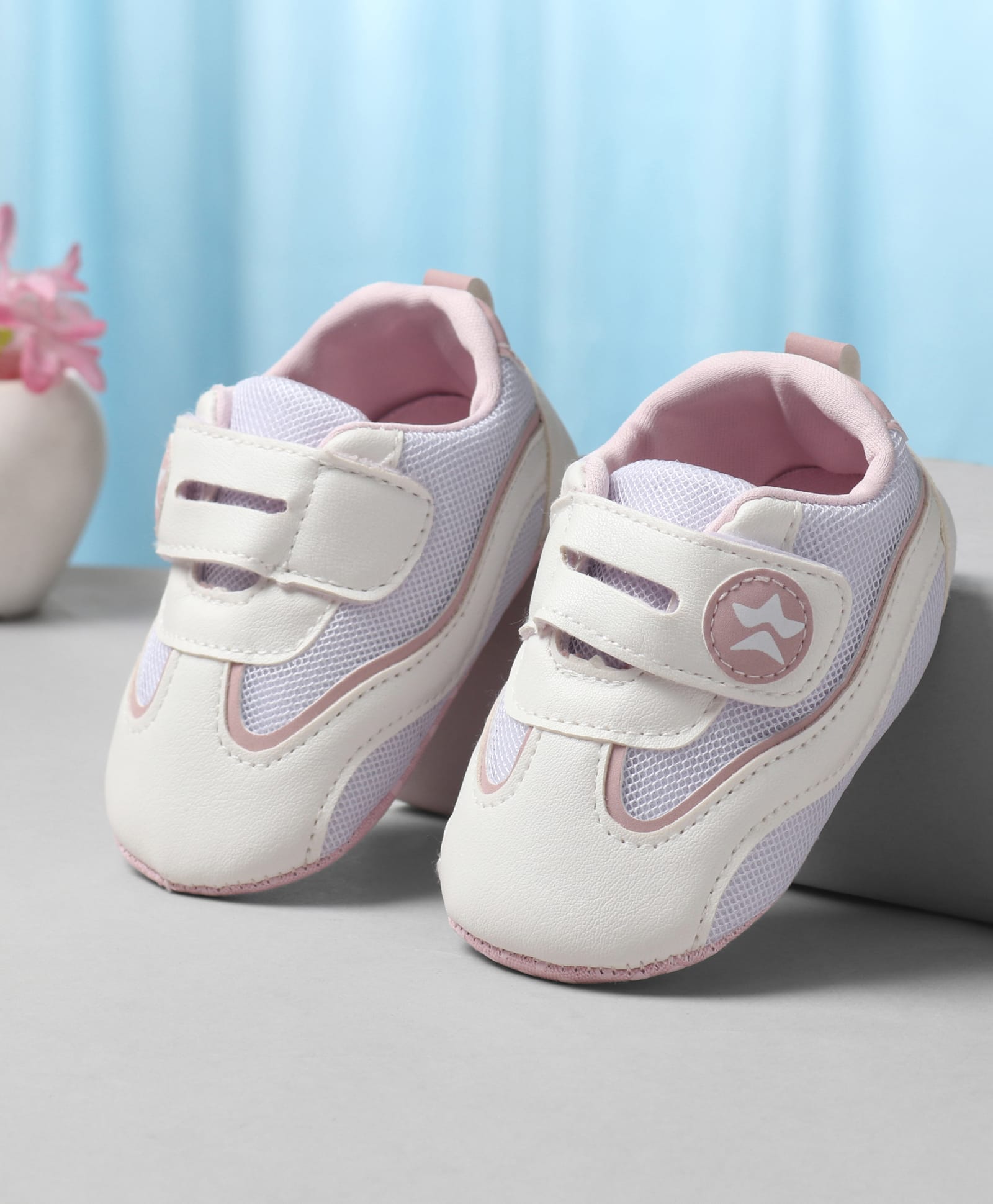 Cute Walk by Babyhug Velcro Closure Solid Booties - Pink-picture-16