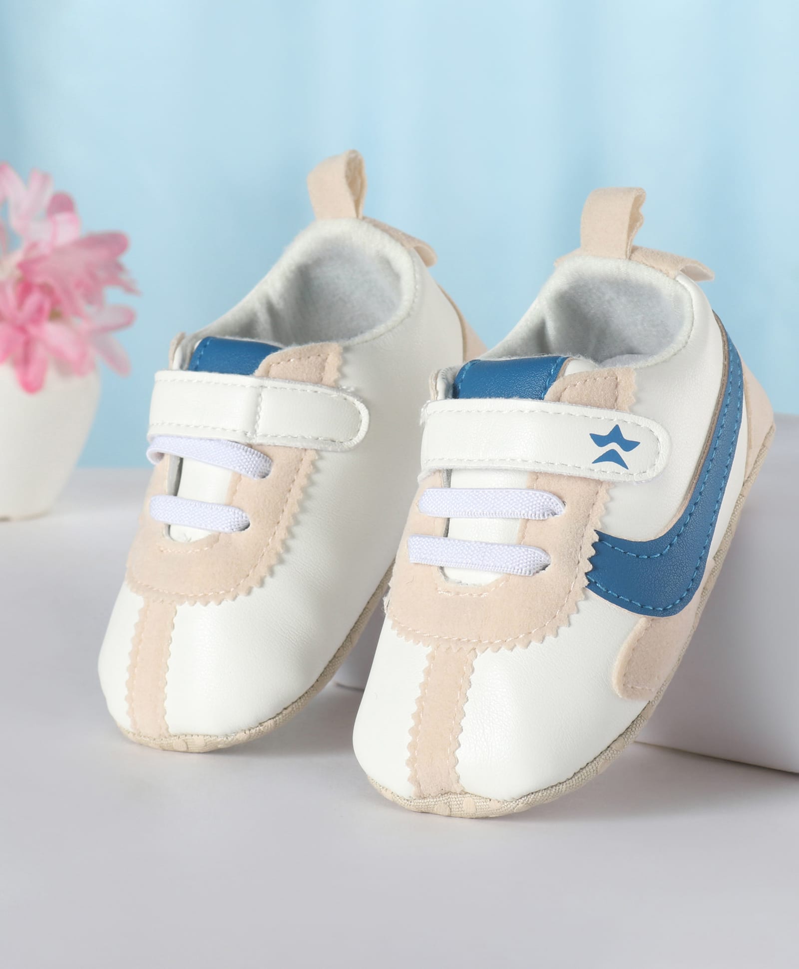 Cute Walk by Babyhug Velcro Closure Solid Booties - Blue-picture-26