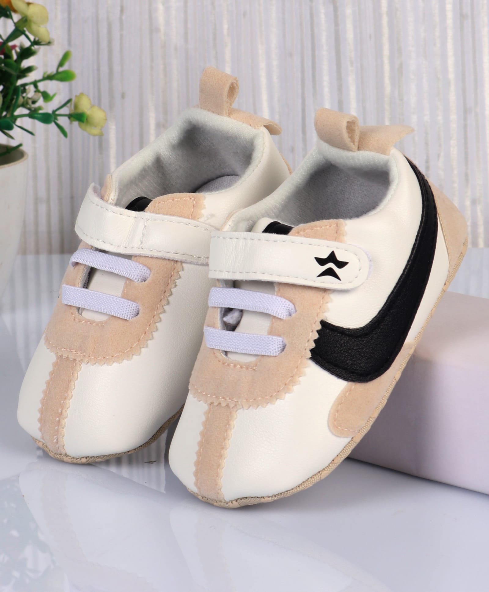 Cute Walk by Babyhug Velcro Closure Solid Booties - Black-image-42