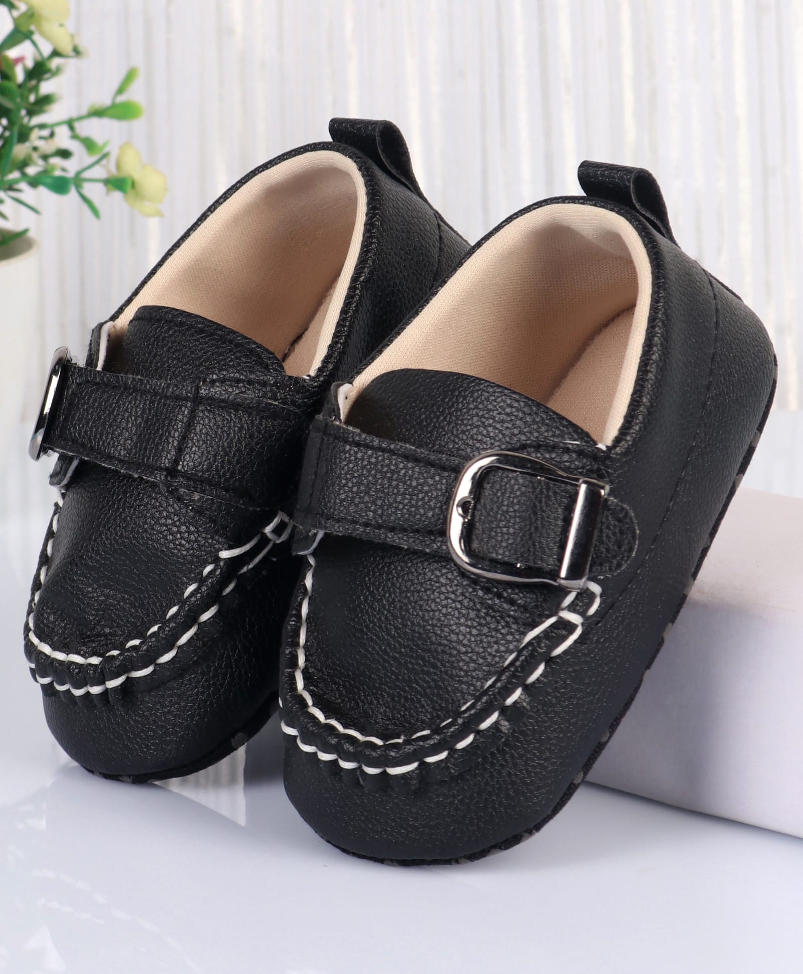 Cute Walk by Babyhug Velcro Closure Solid Booties - Black-image-43