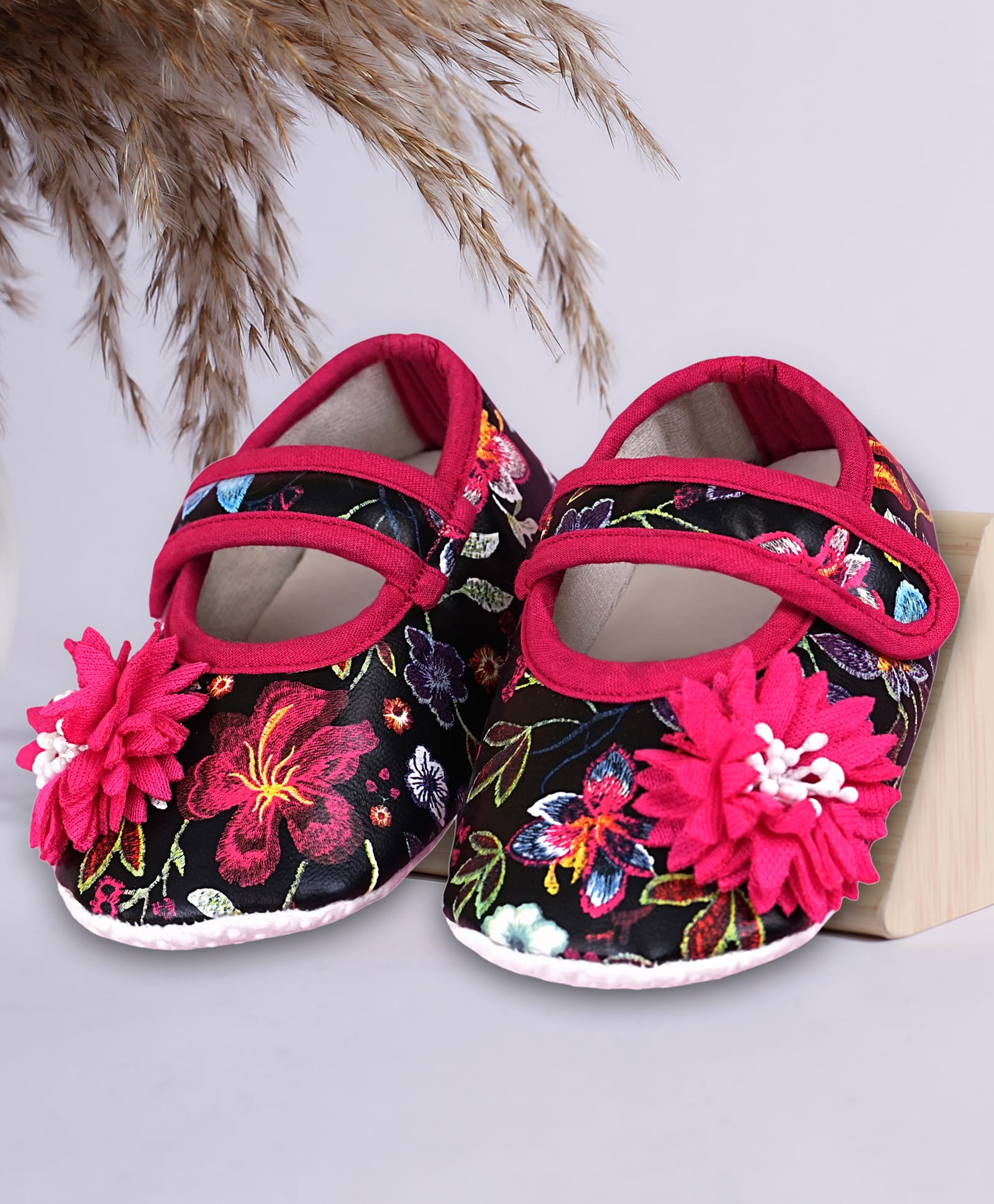 Coco Candy Floral Applique Detailed Velcro Closure Booties - Black-picture-21