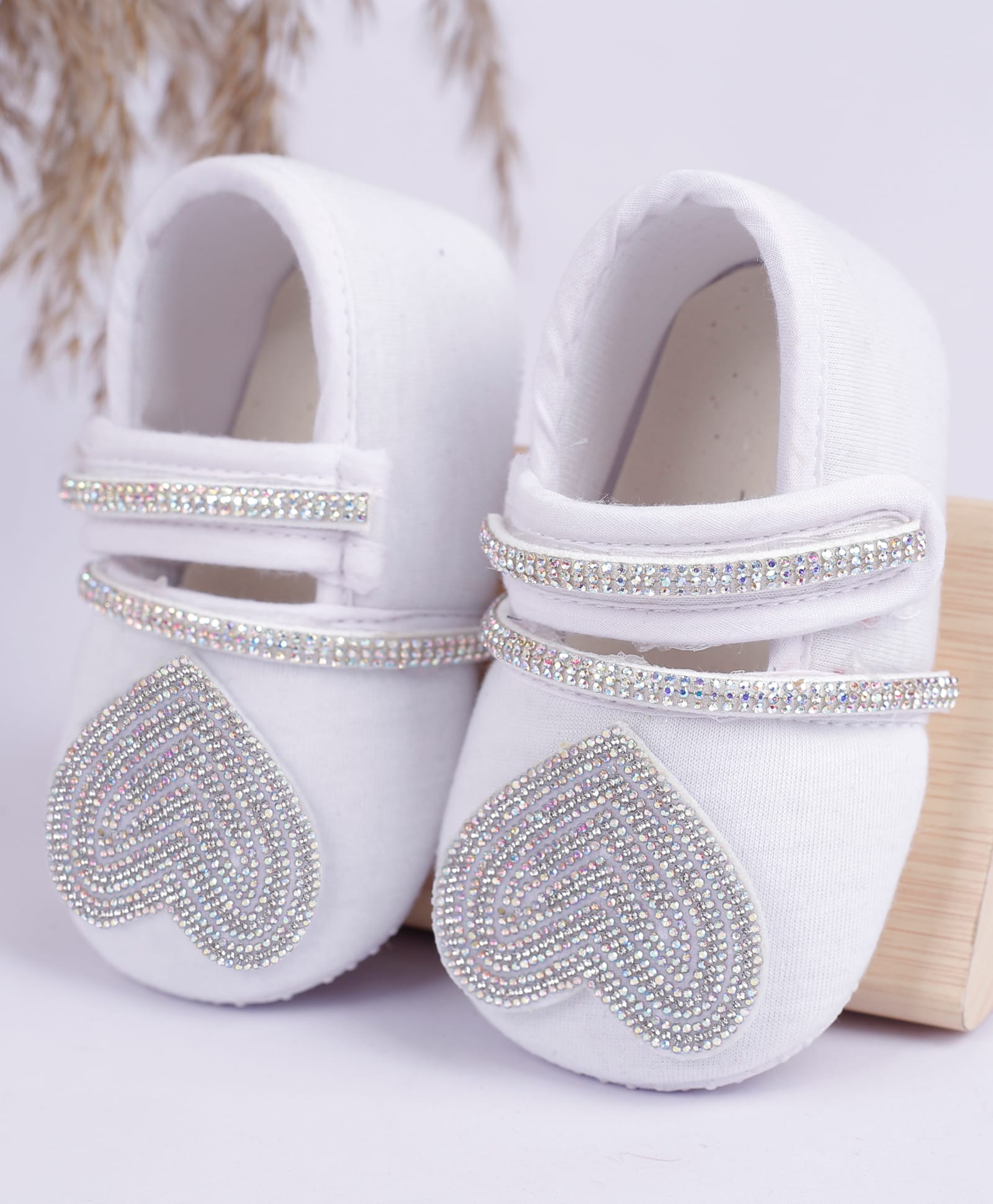 Coco Candy Stones Embellished Heart Applique Detailed Velcro Closure Booties - White-picture-30