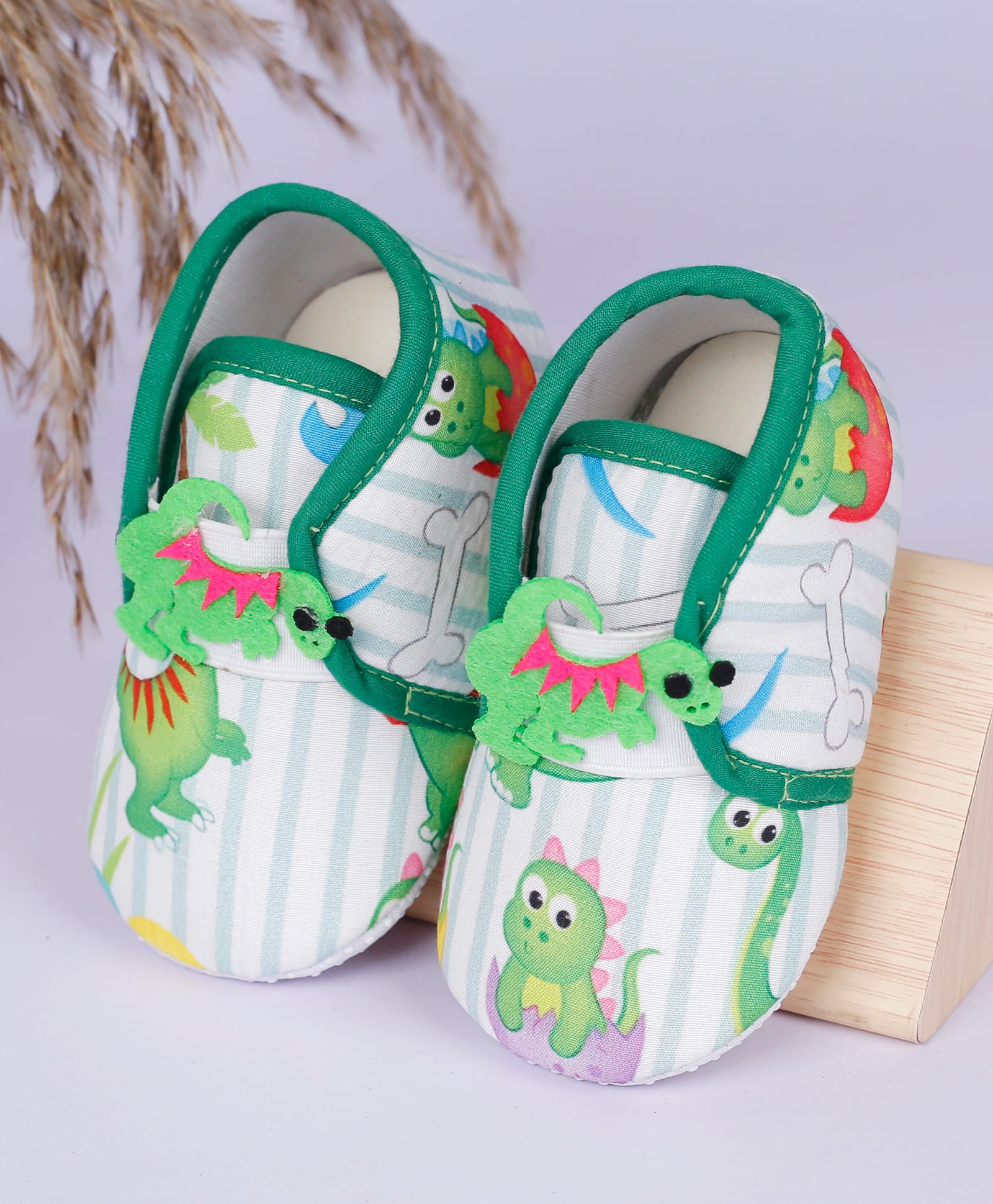 Coco Candy Dinosaur Applique Detailed Slip On Booties - White-picture-10