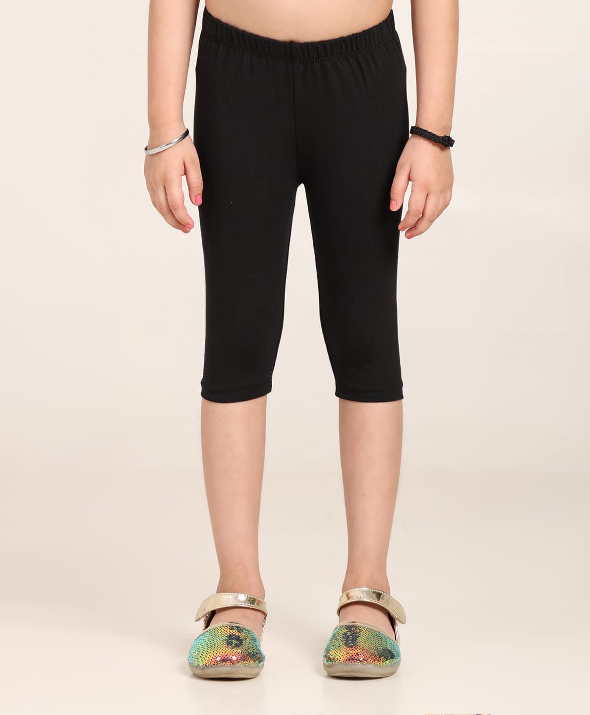 Robinbosky Cotton Elastane Knit Solid Capri Leggings - Black-image-35
