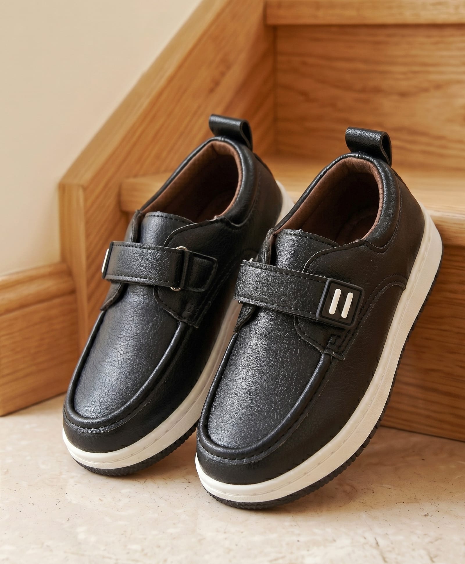 Cute Walk by Babyhug Velcro Closure Solid Loafers - Black-image-32