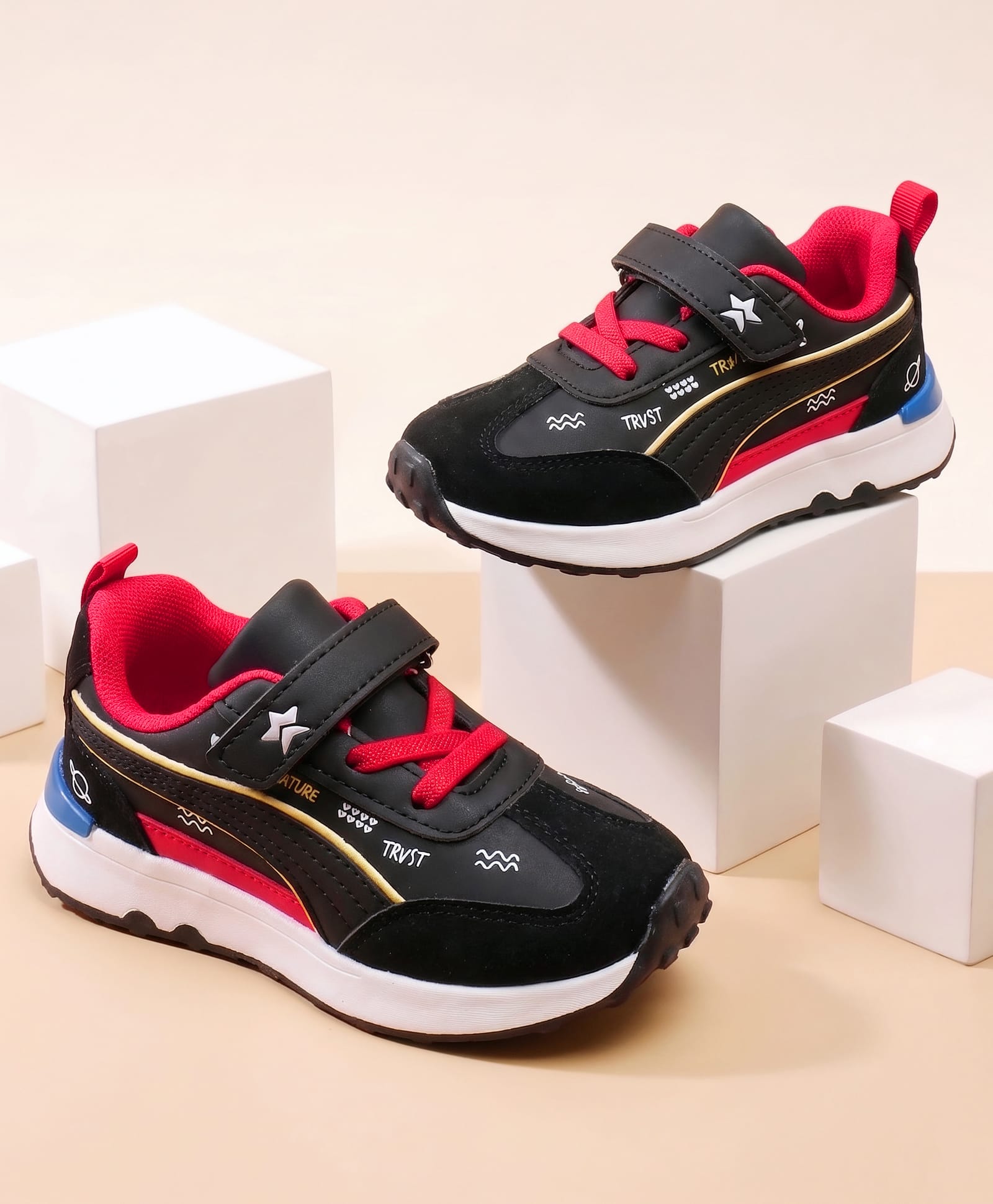 Cute Walk by Babyhug Velcro Closure Hearts Printed Sneaker Shoes - Black-picture-15