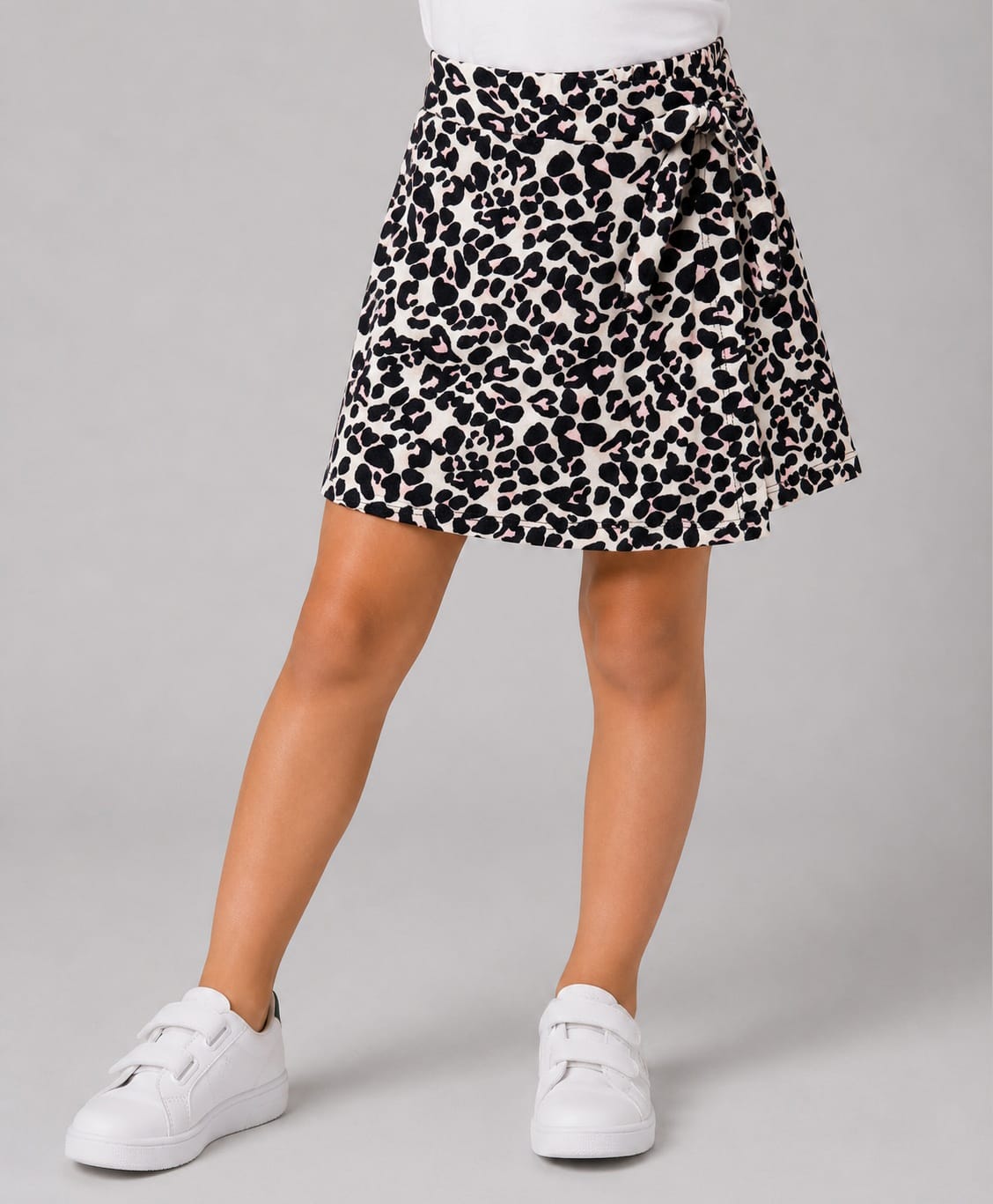 CrayonFlakes Knit Leopard Printed Bow Applique Detailed Skort - Black-picture-20
