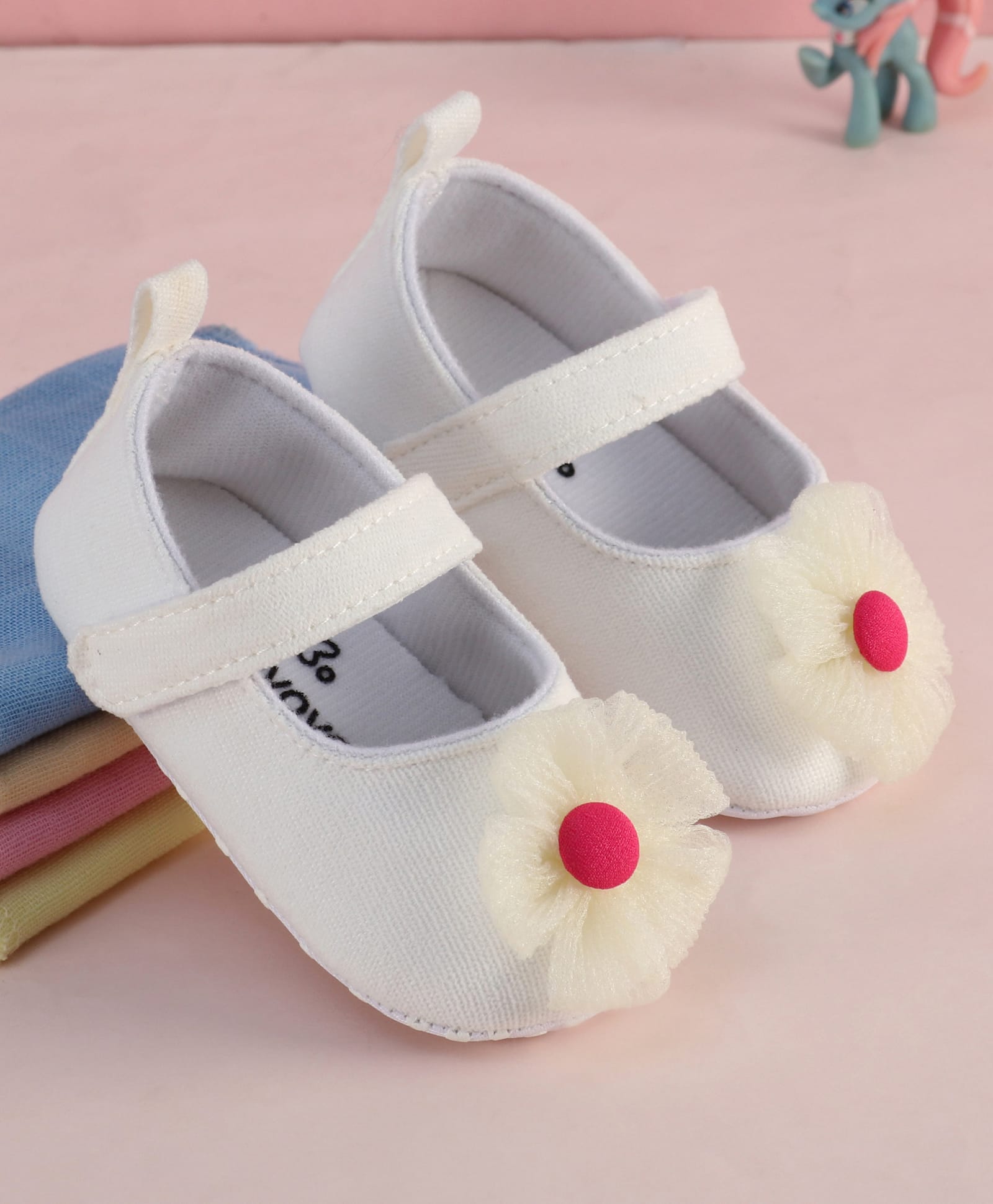 Babyoye Velcro Closure Booties With Floral Applique - White-picture-16