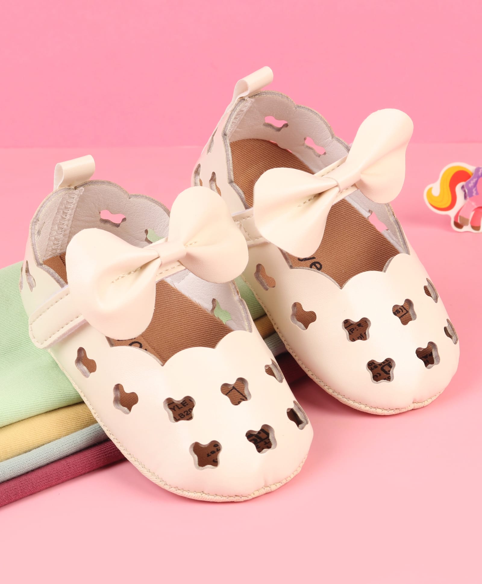 Babyoye Velcro Closure Booties with Bow Applique - Beige-image-6