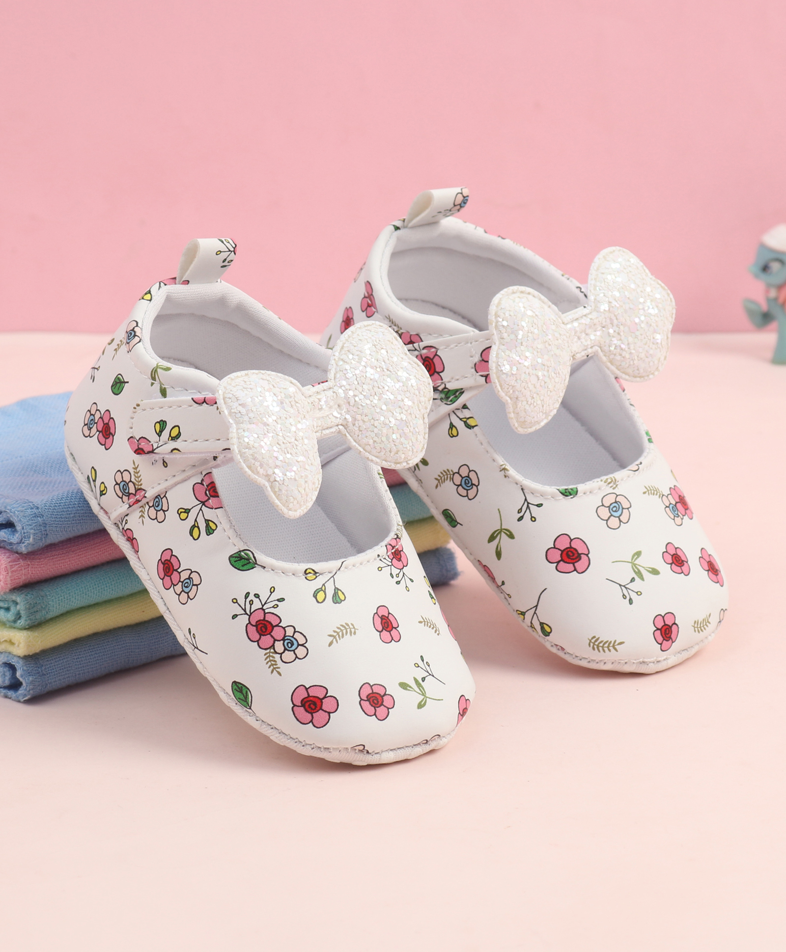 Babyoye Velcro Closure Booties with Floral Print & Bow Applique - White-picture-22