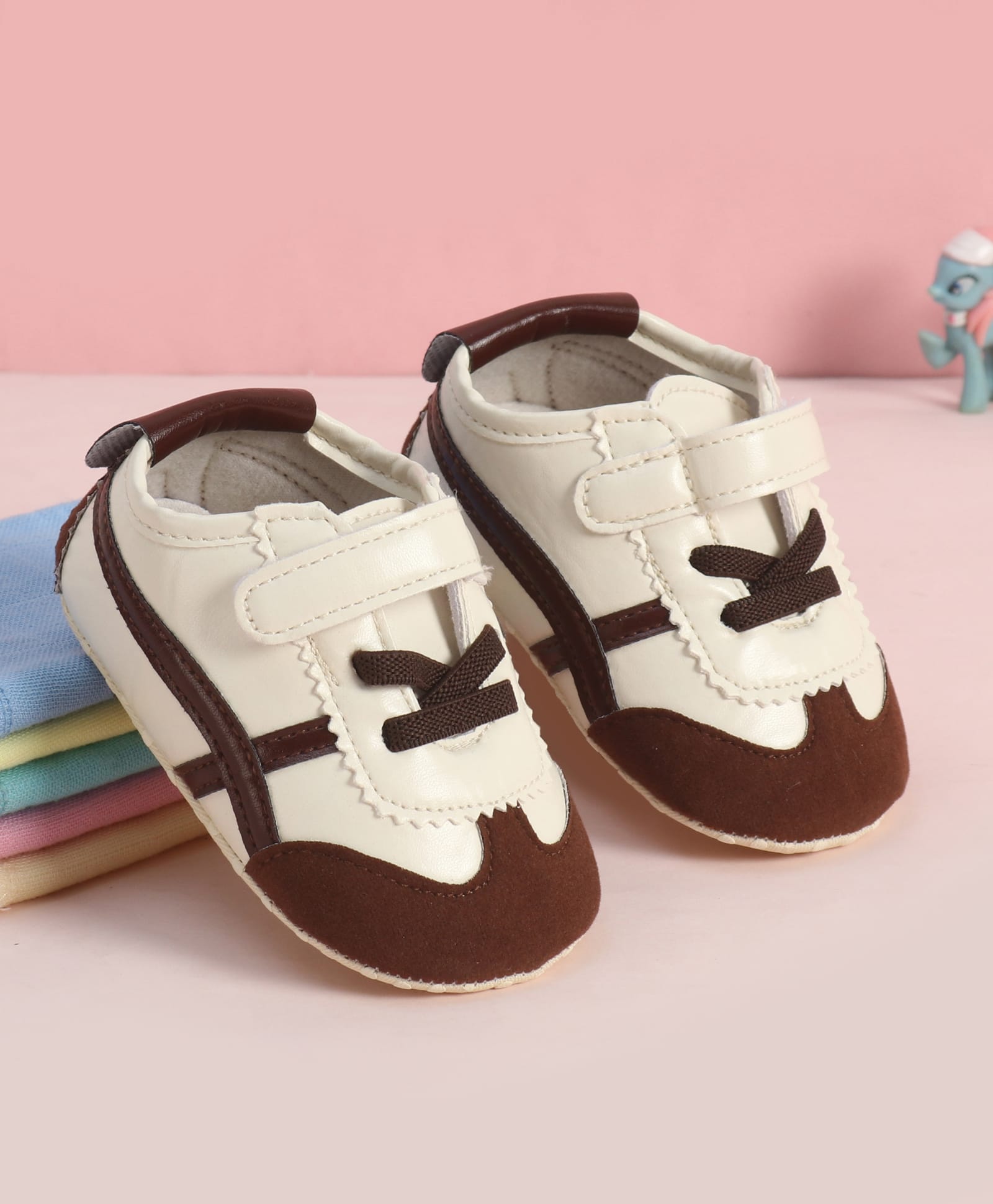 Babyoye Velcro Closure Solid Booties - Brown-image-13