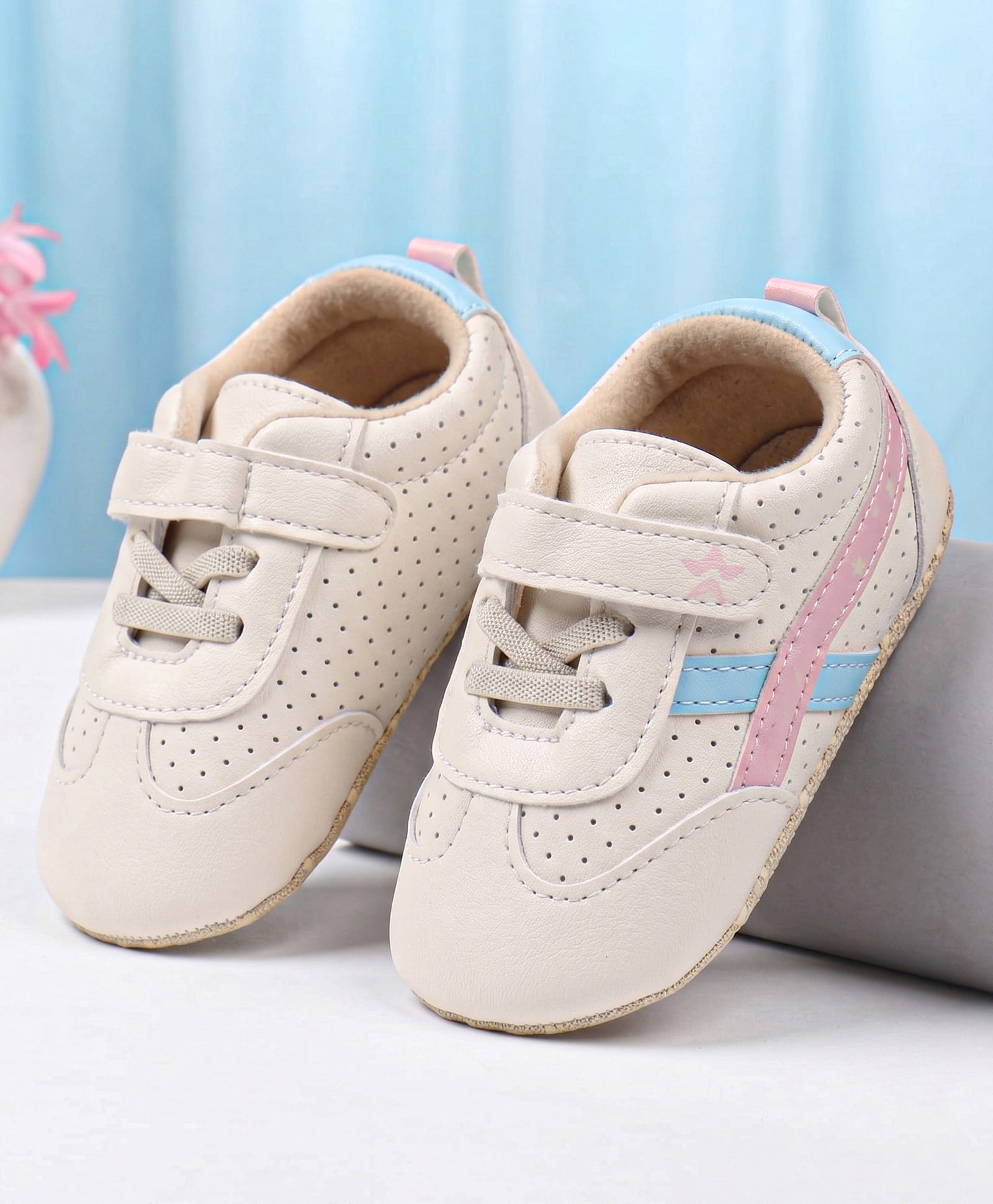 Cute Walk by Babyhug Velcro Closure Solid Booties - Pink-image-39