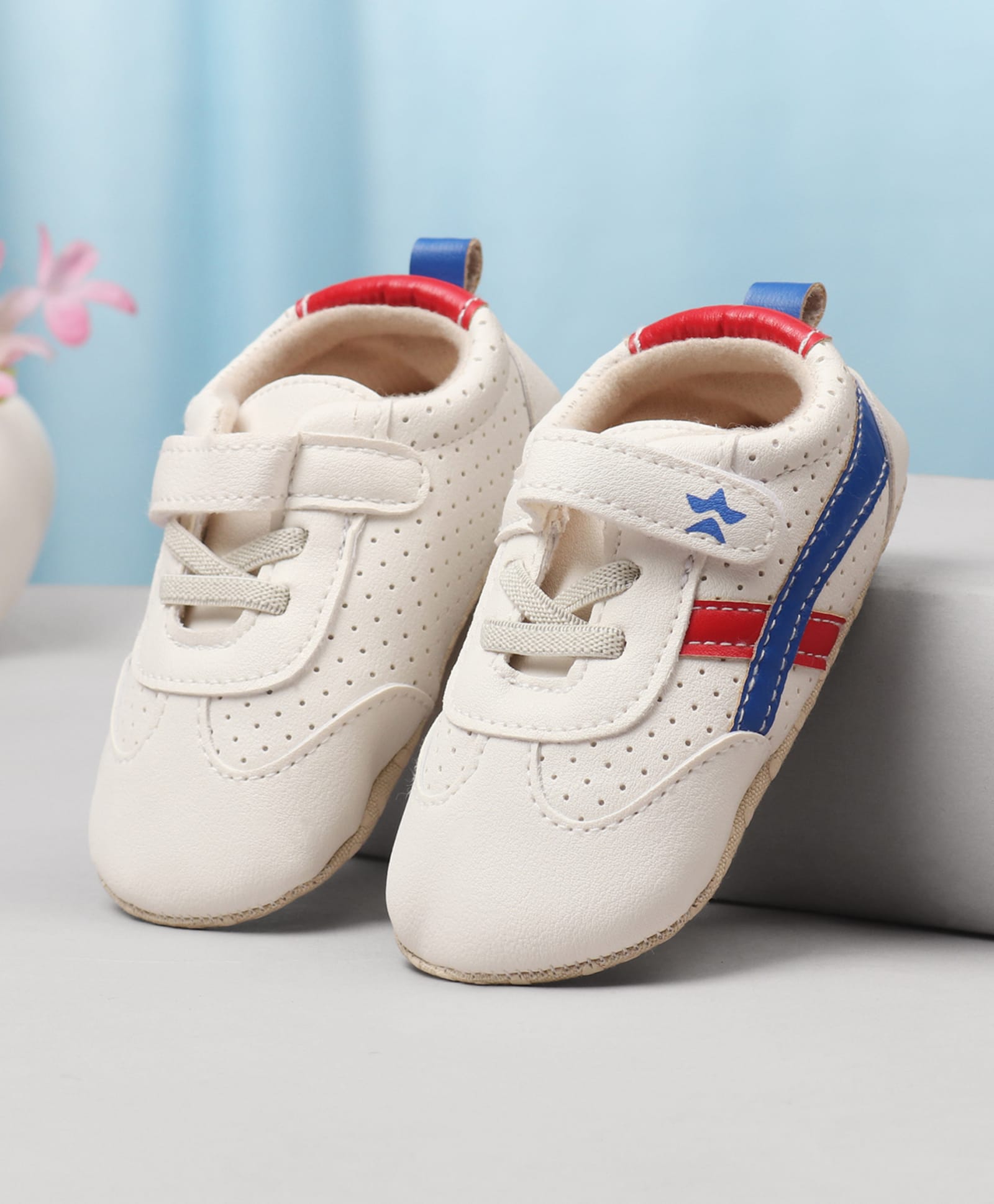 Cute Walk by Babyhug Velcro Closure Solid Booties - Blue-image-34
