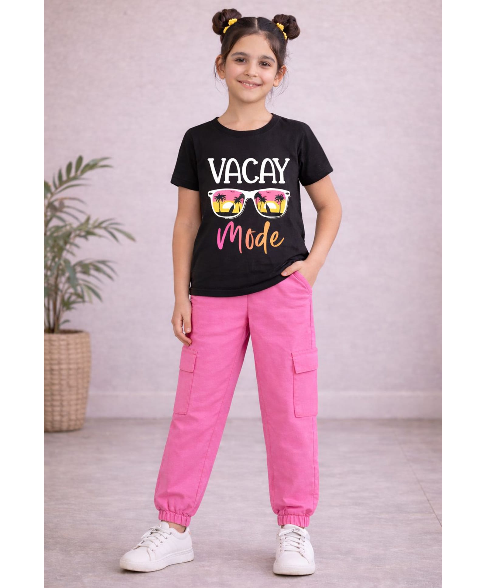 Trampoline Cotton Blend Knit Half Sleeves Vacay Mode Text Printed Tee & Cargo Style Joggers Set - Black & Pink-image-12