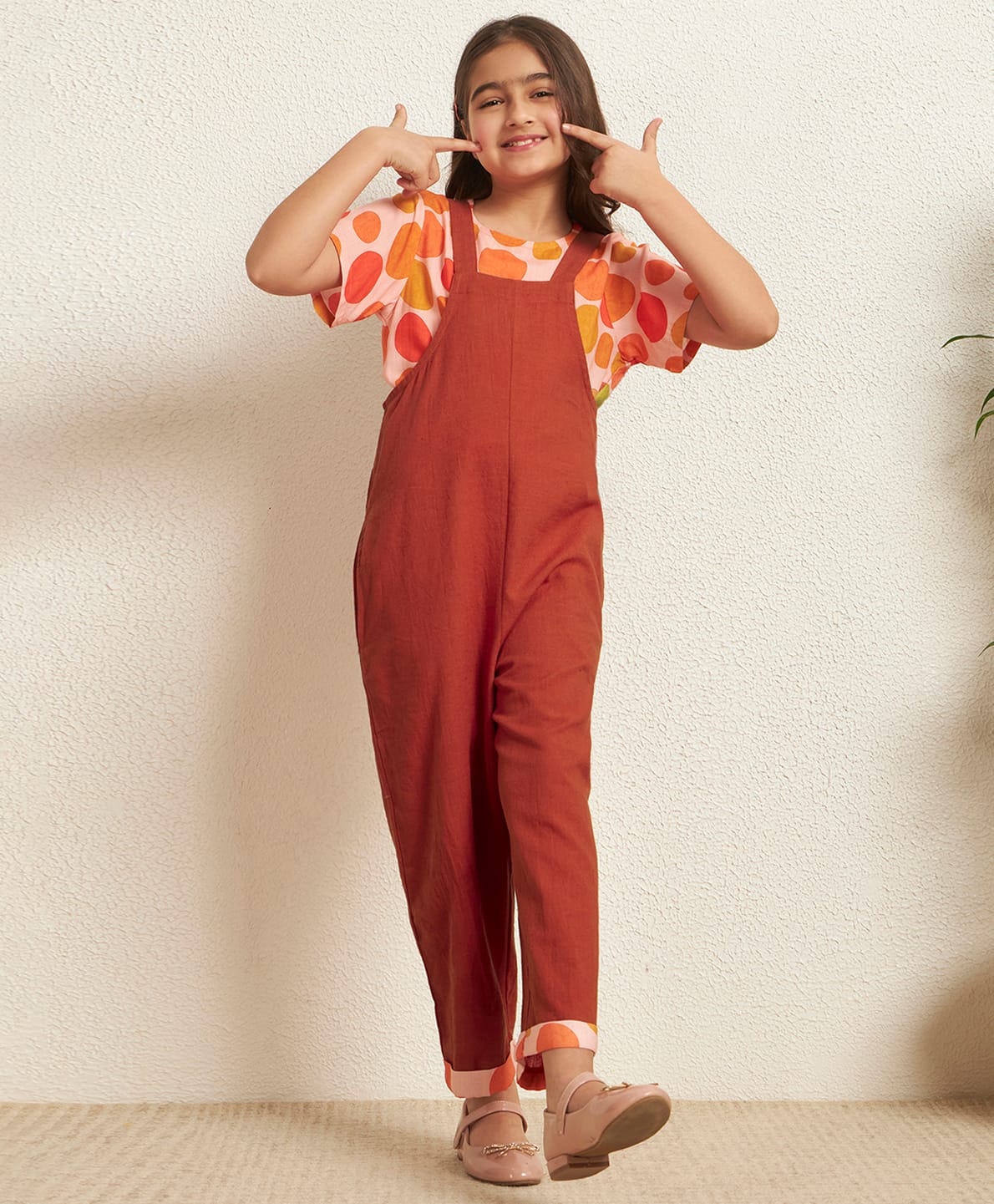 Bugandbees Cotton Flax Woven Solid Dungaree With Half Sleeves Polka Dots Printed Tee - Red & Orange-picture-16