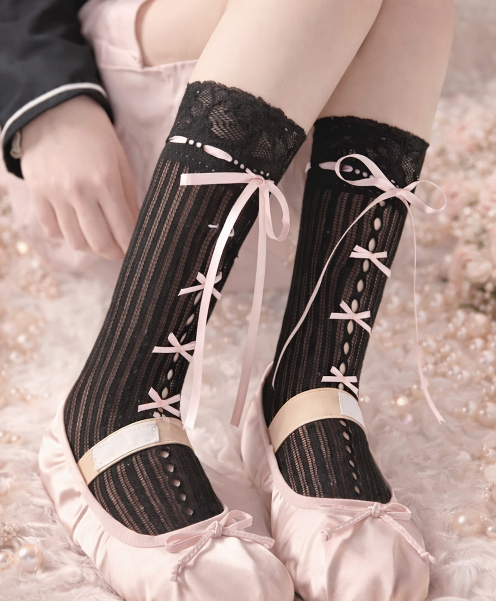 Flaunt Chic Cotton Blend Knit Bow Applique Detailed Socks - Black-image-47
