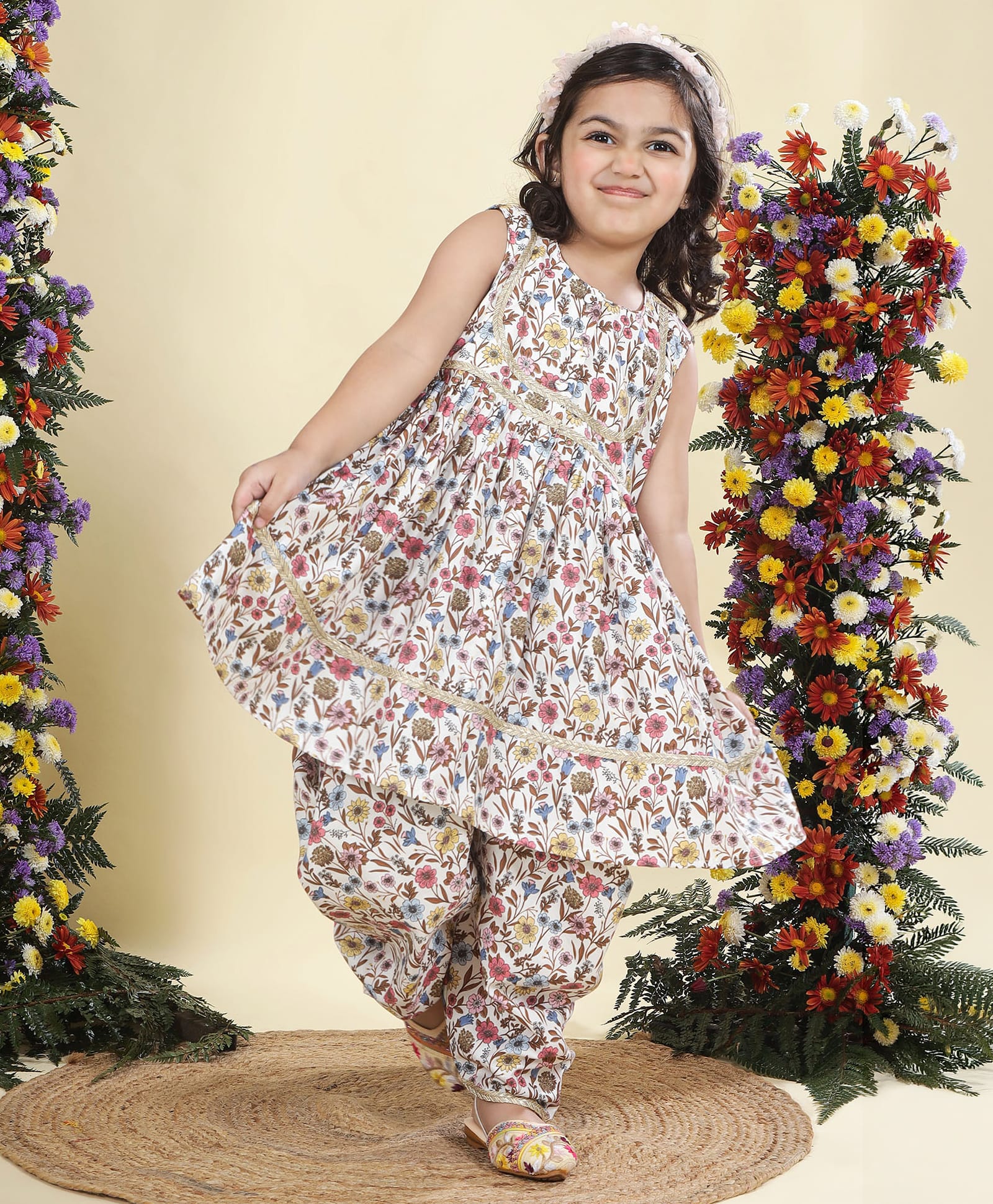 Little Bansi Muslin Woven Sleeveless Lace Embellished & Hydrangea Printed Kurti Salwar Set - White-image-23