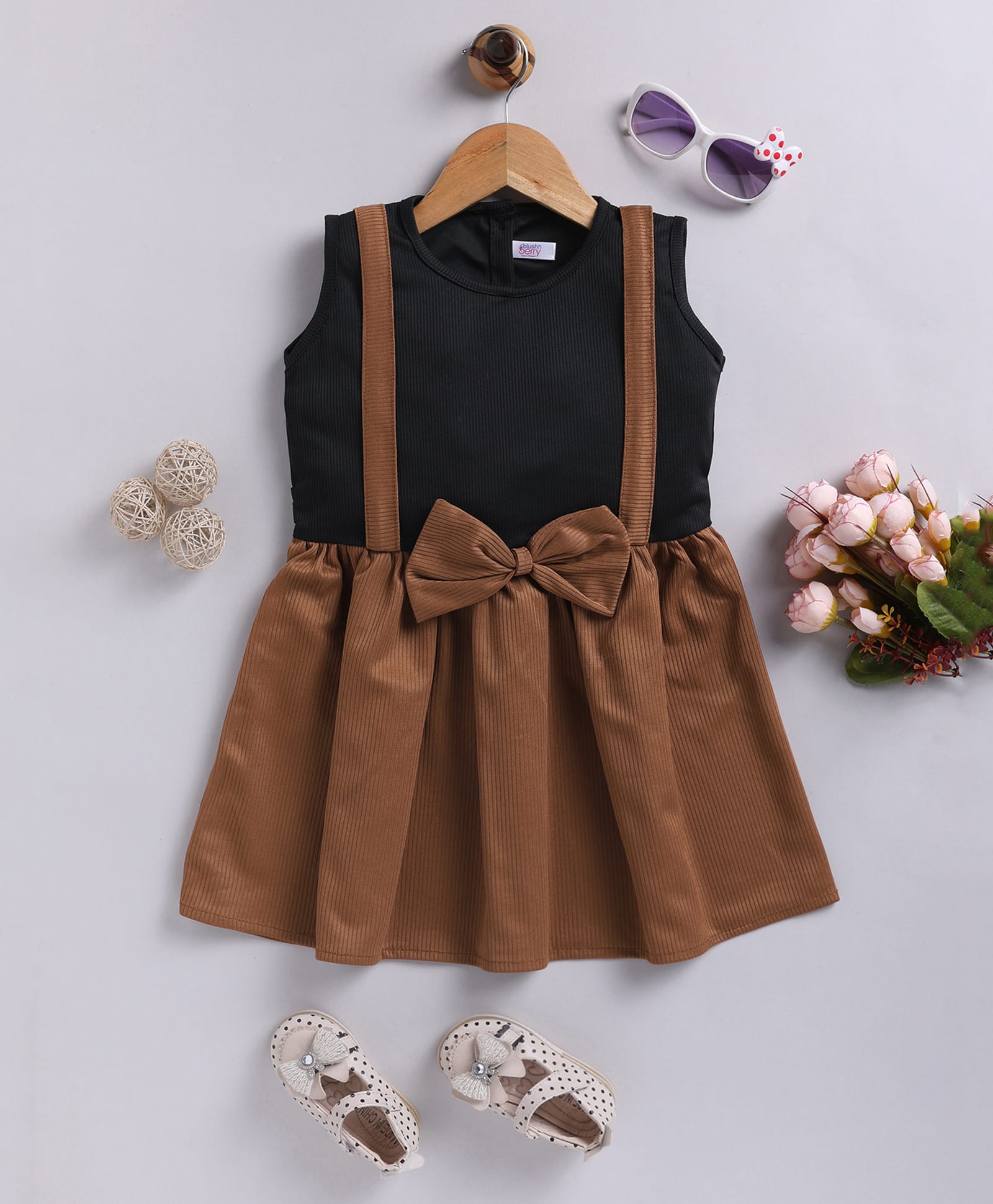 blushh berry Cotton Woven Sleeveless Bow Applique Detailed Pinafore Dress - Black-image-35
