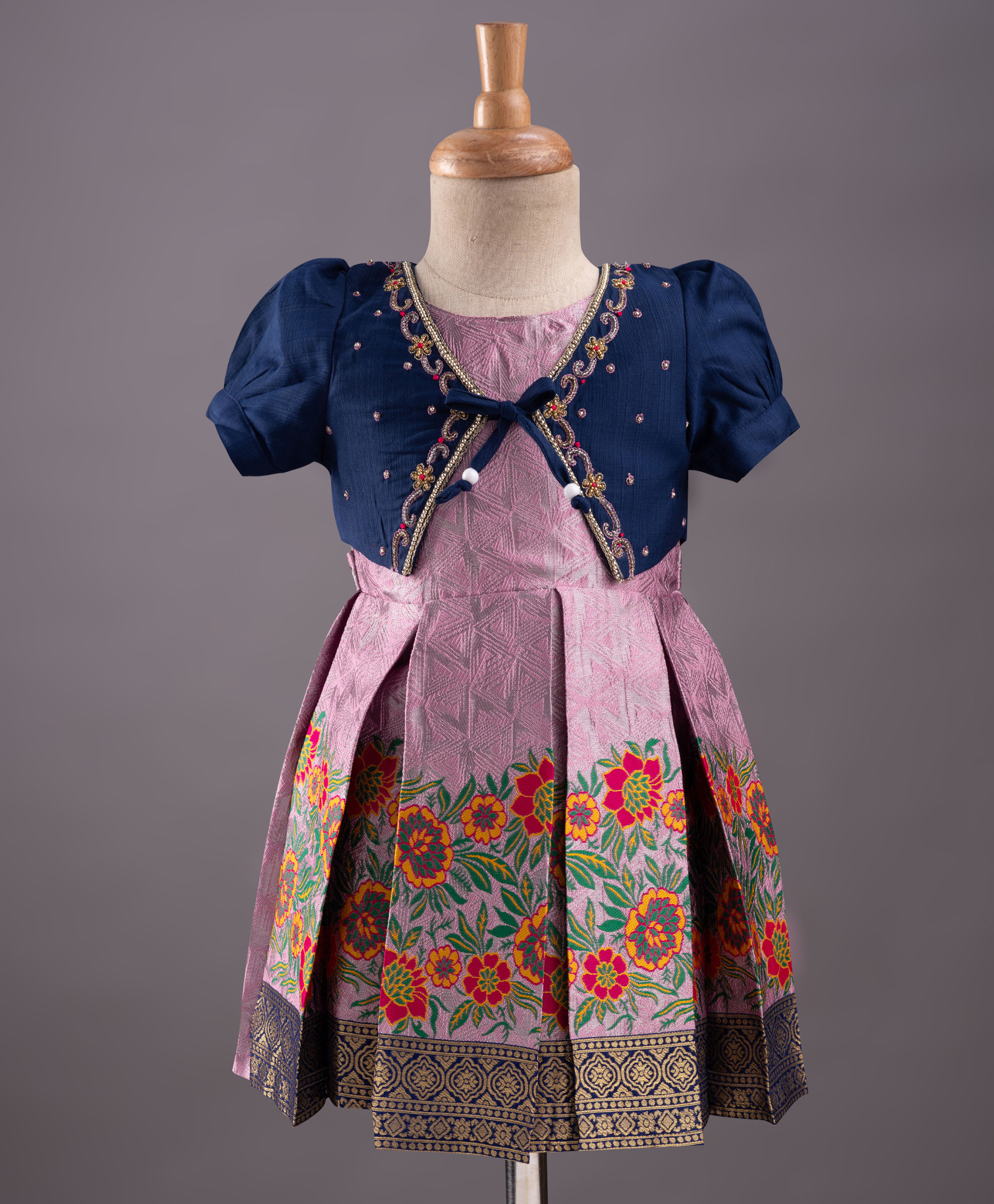 Enfance Silk Woven Sleeveless Banarasi Printed Pattu Pavdai With Floral Embroidered Jacket - Pink-picture-36