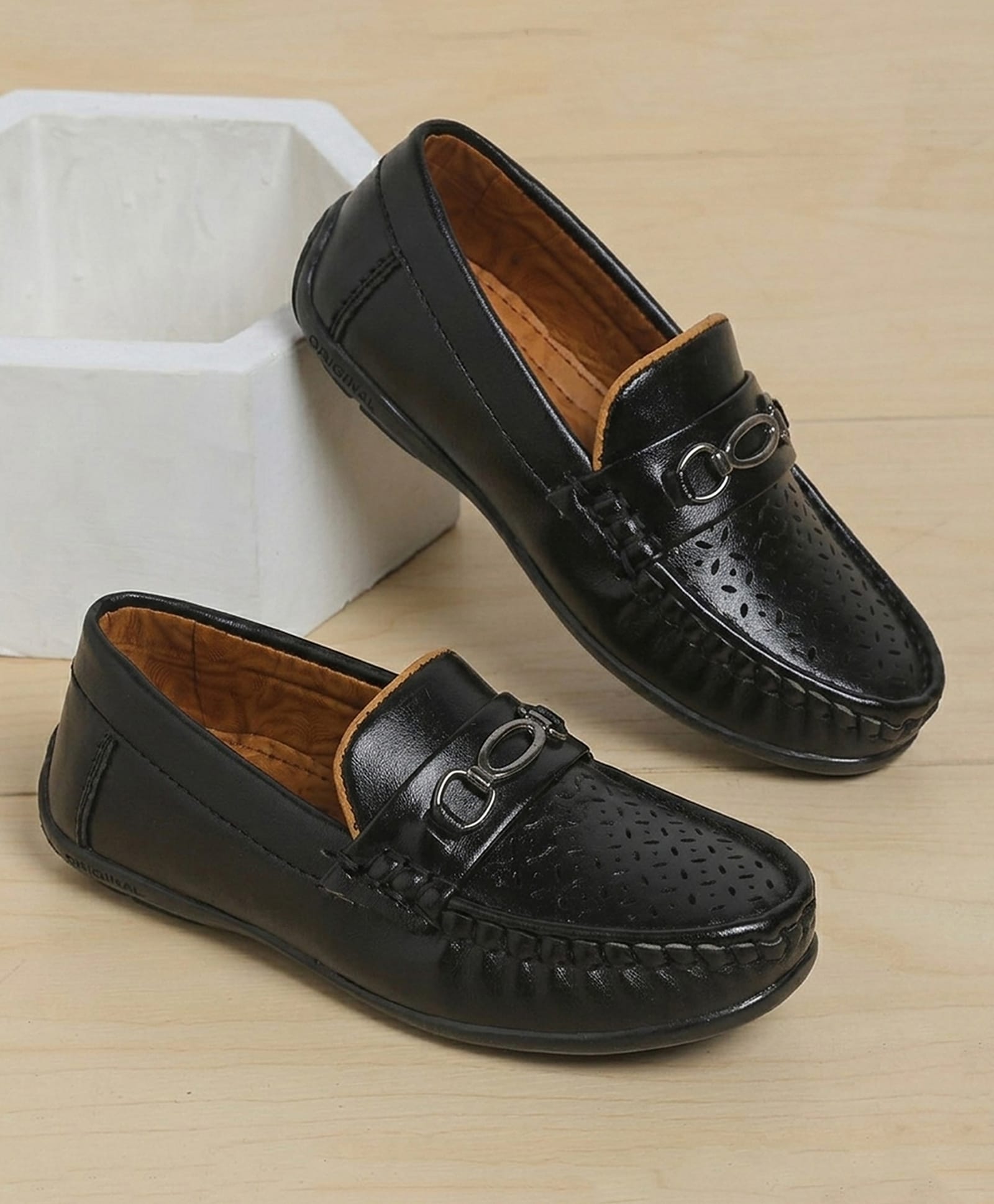 SHOES FOR JUNIORS Metal Applique Detailed Slip On Loafers - Black-picture-21