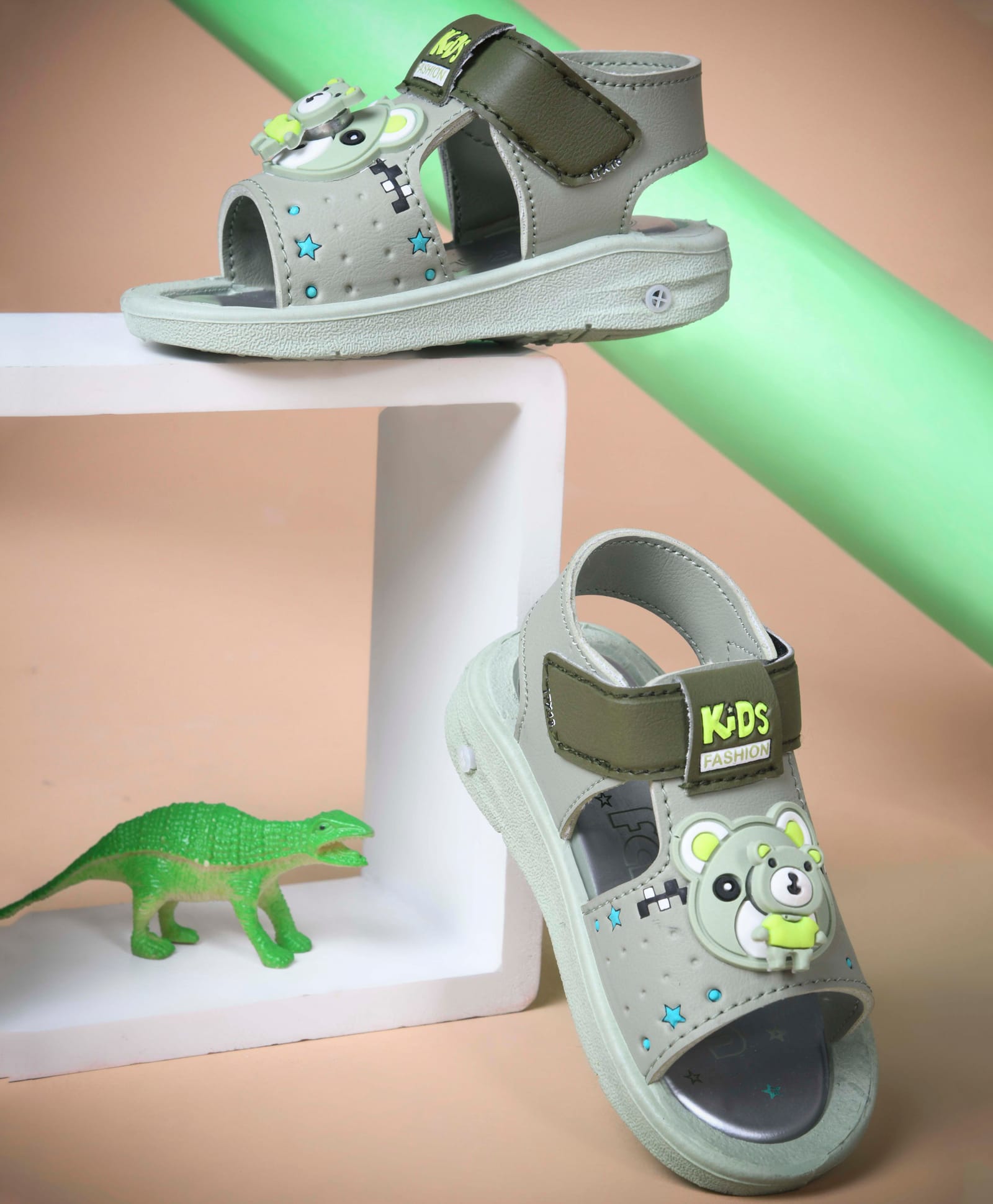 KATS Bear Applique Detailed Velcro Closure Musical Sandals - Green-picture-32