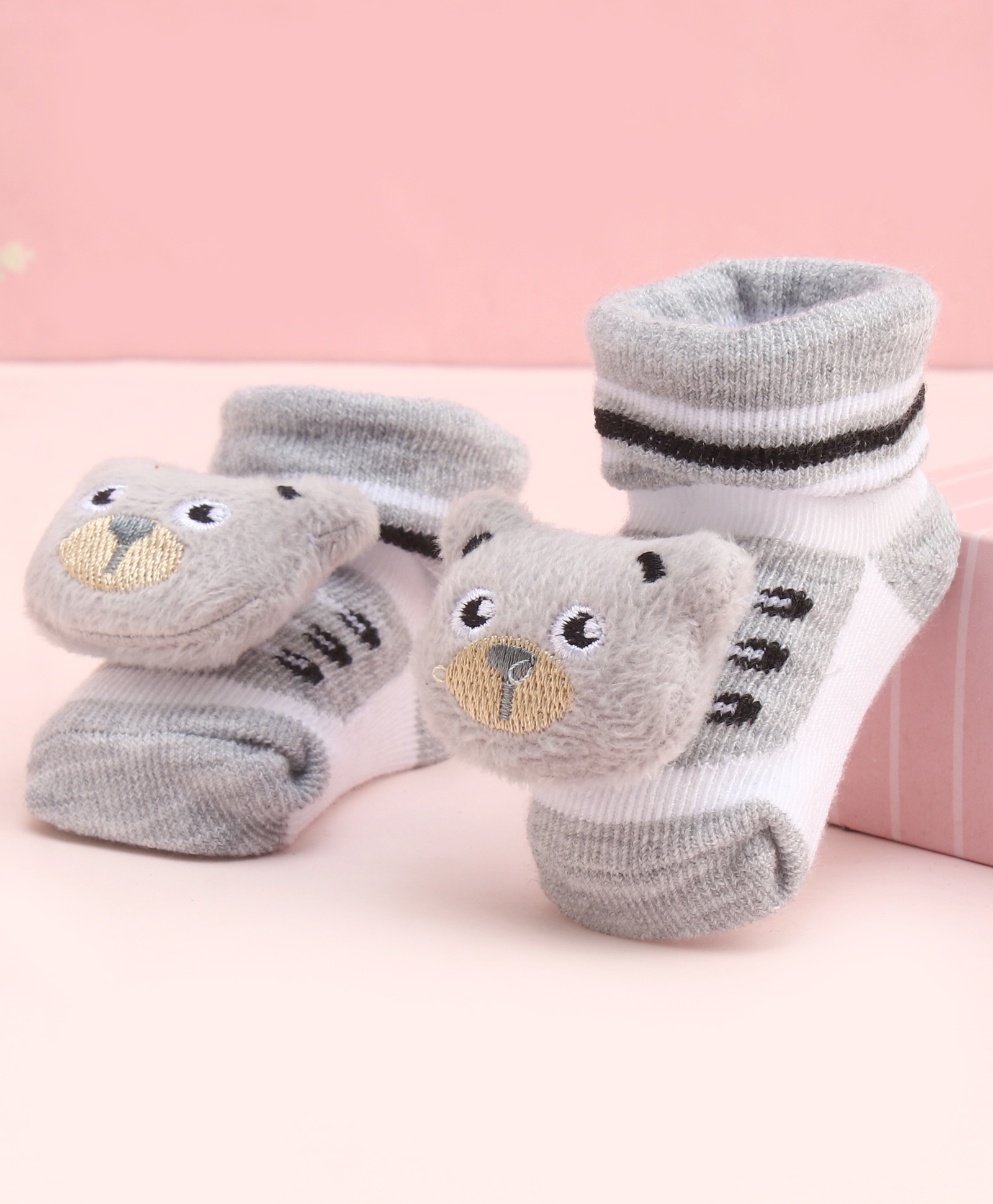 Cute Walk by Babyhug Socks With Large Bear Applique - Light Grey-picture-26